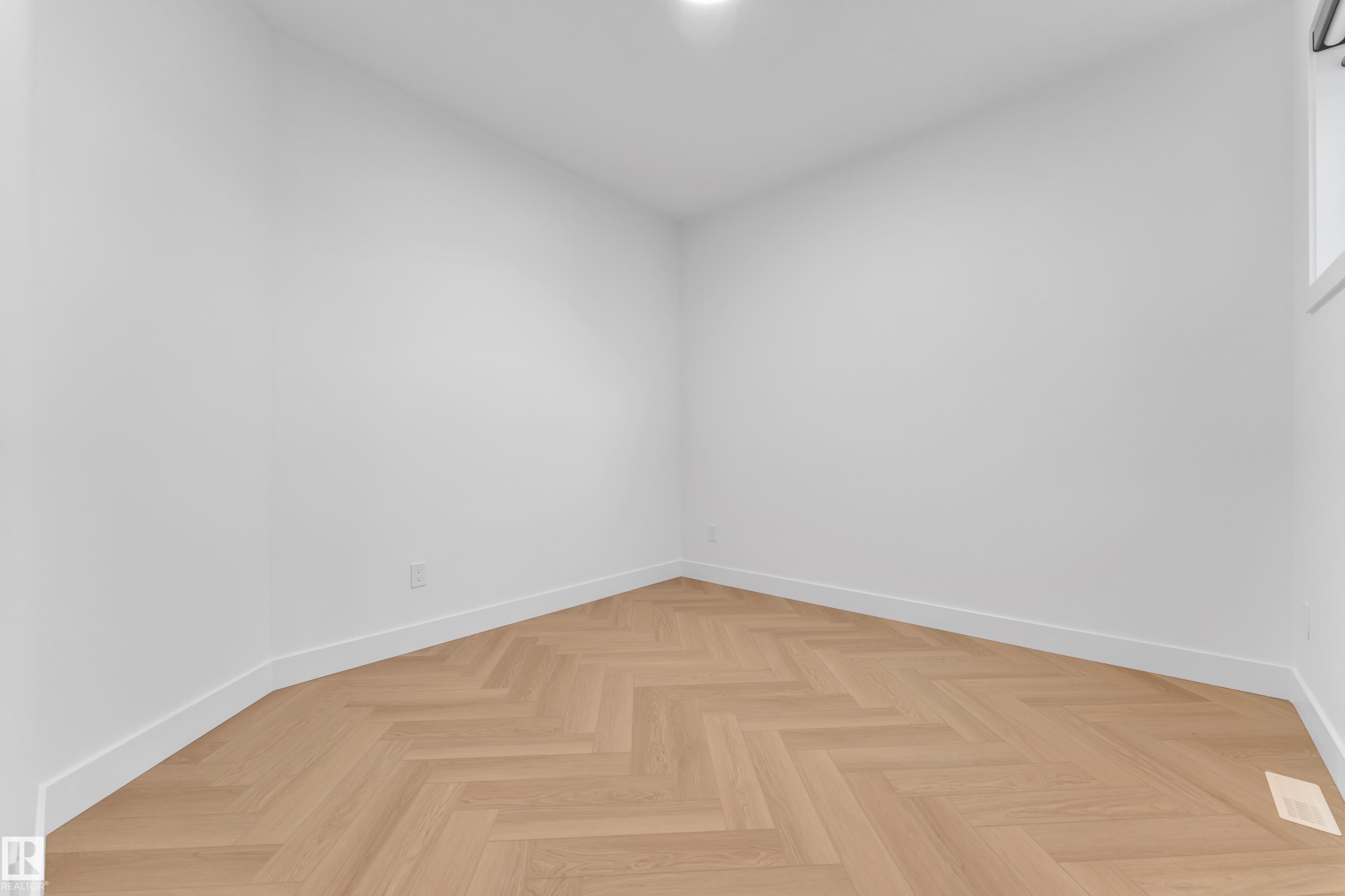 https://zimg.paragon.ice.com/ParagonImages/Property/PM/RAE/225401637/48/0/0/bd756b3281f56e05eeaed94ca818734f/1/d36a2022f5cfcc5d3770694682f527a4/225401637-678447f8-9b75-4258-a6f9-982d69deb1c2.JPG