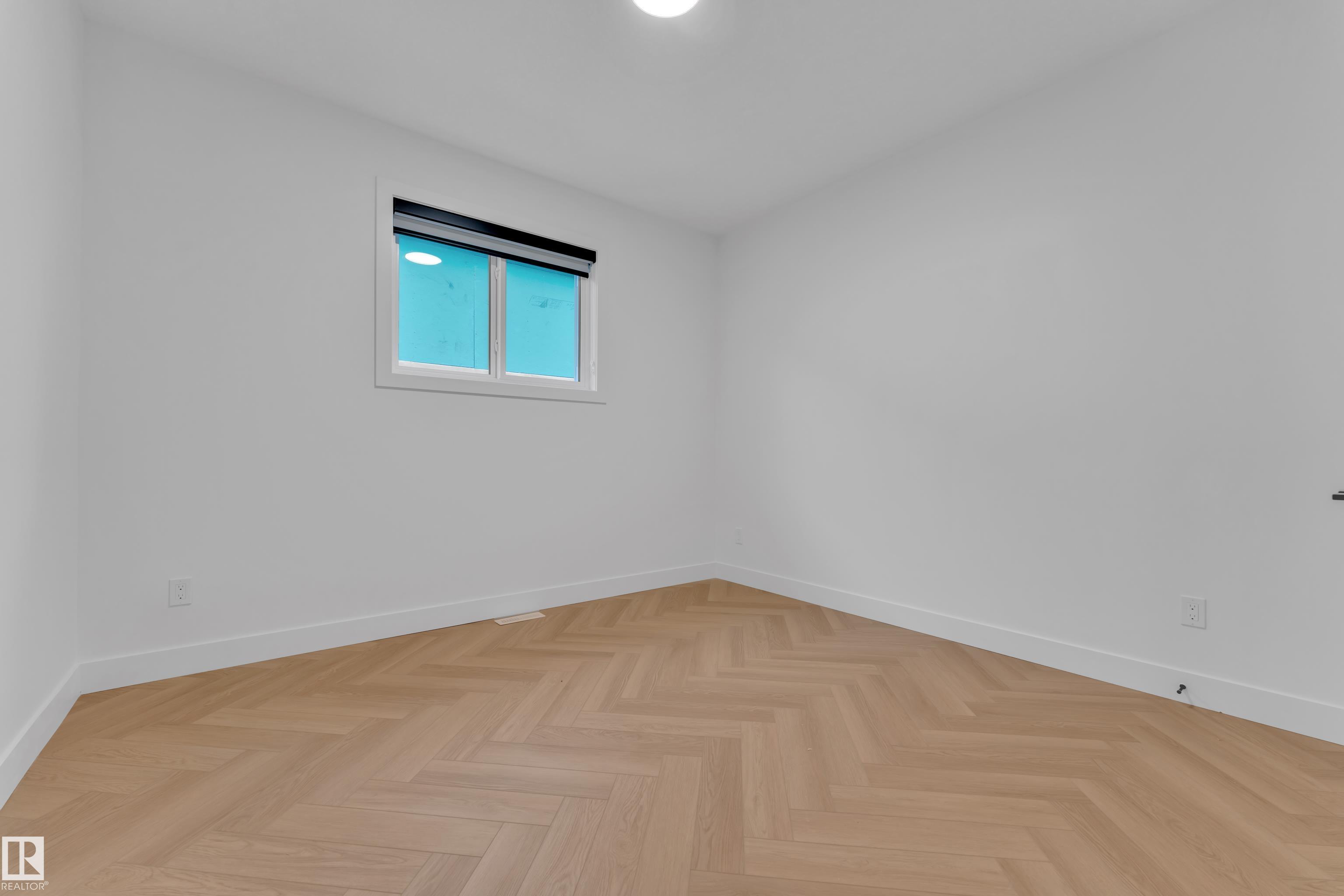 https://zimg.paragon.ice.com/ParagonImages/Property/PM/RAE/225401637/51/0/0/9304a709e1ffaf1841f5b3077ad79a72/1/d36a2022f5cfcc5d3770694682f527a4/225401637-988ffc97-c289-4882-b27e-9dfba1235ff2.JPG