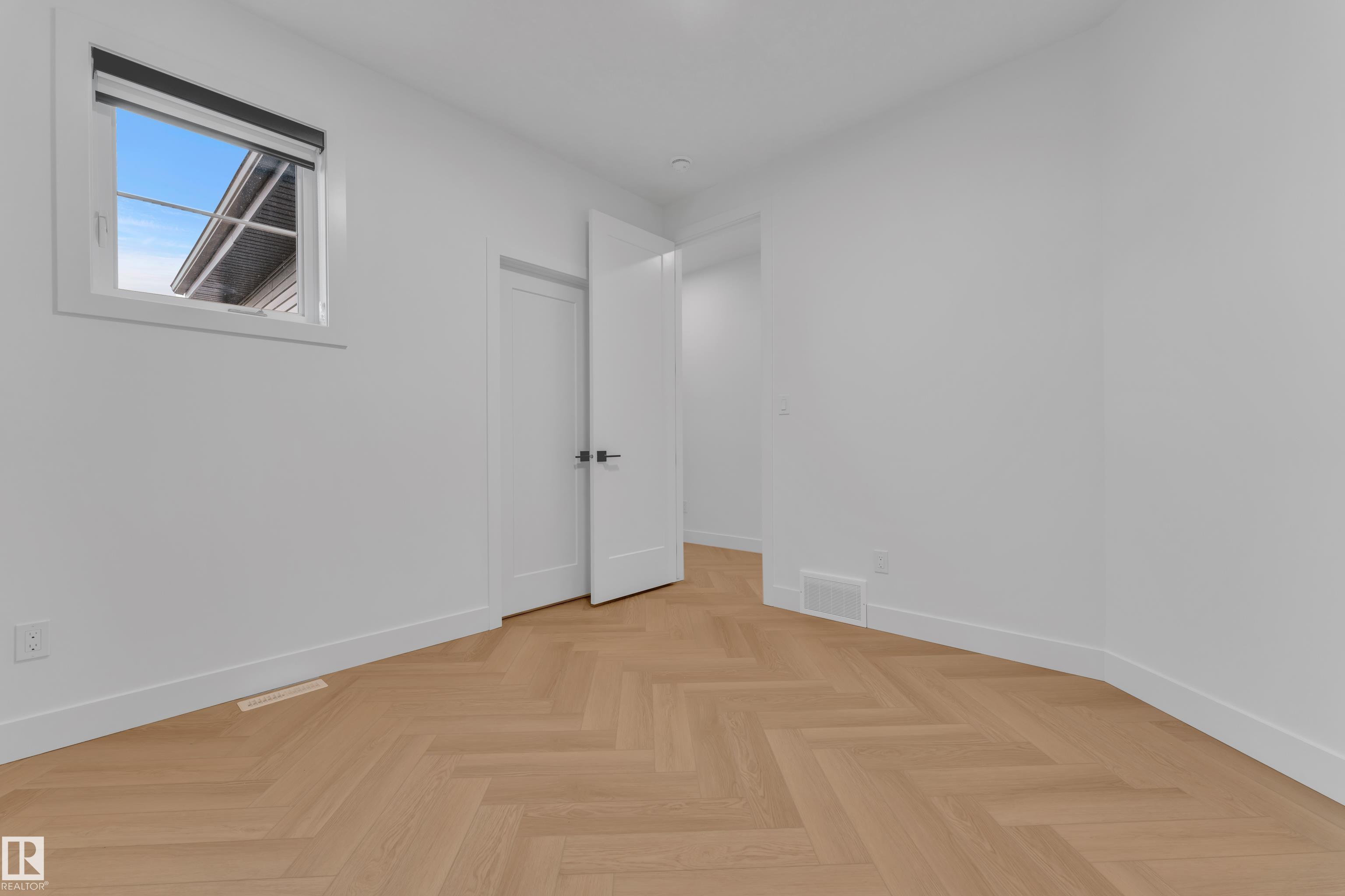 https://zimg.paragon.ice.com/ParagonImages/Property/PM/RAE/225401637/52/0/0/56589f51f722477c184a4e2607cd9a7b/1/d36a2022f5cfcc5d3770694682f527a4/225401637-8cbb05d9-7604-496b-a259-bb4484f99aee.JPG