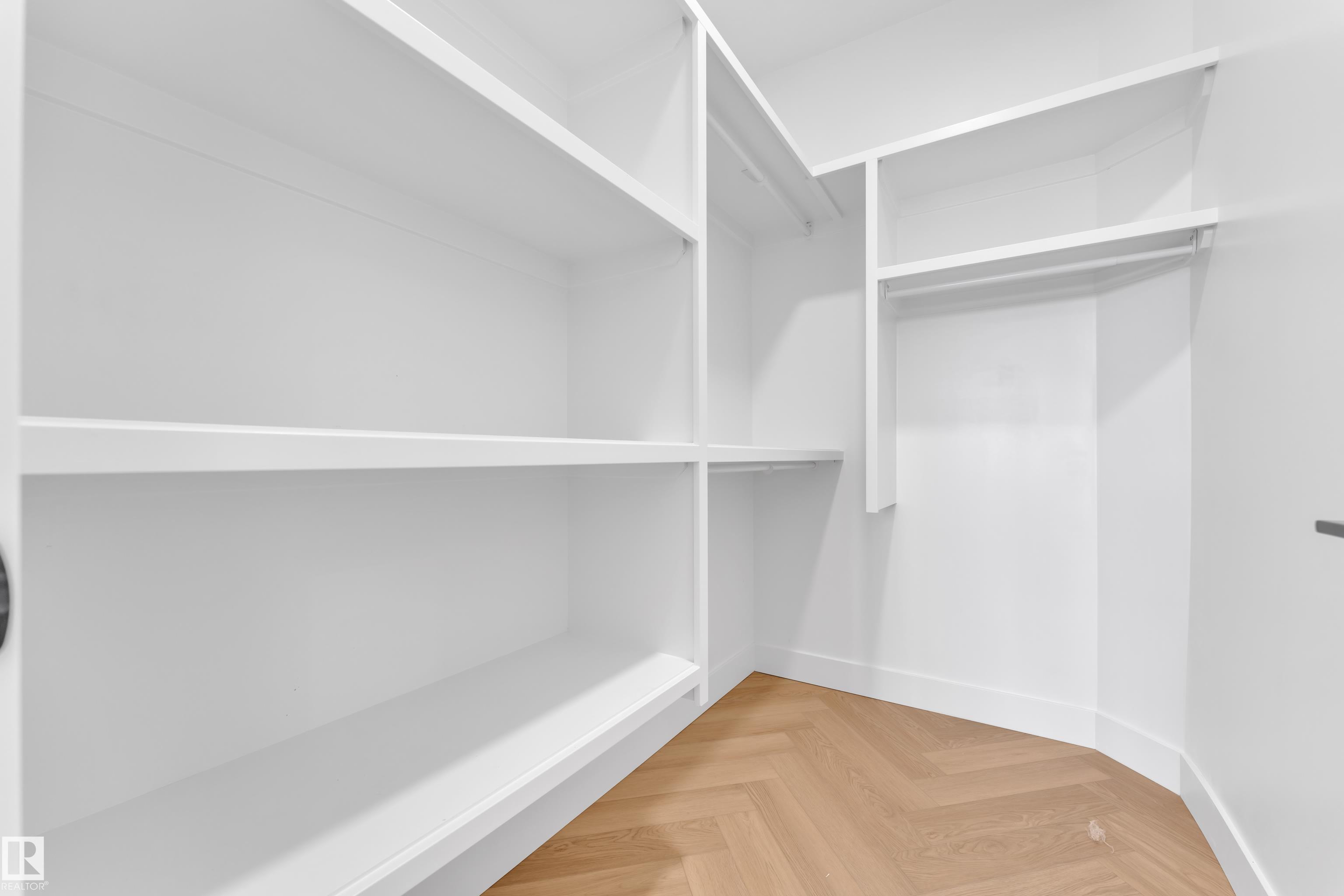 https://zimg.paragon.ice.com/ParagonImages/Property/PM/RAE/225401637/54/0/0/7e6c142689e1ceef6f3d426c27afb98c/1/d36a2022f5cfcc5d3770694682f527a4/225401637-d0170559-812a-497b-a38a-ff97939cba78.JPG