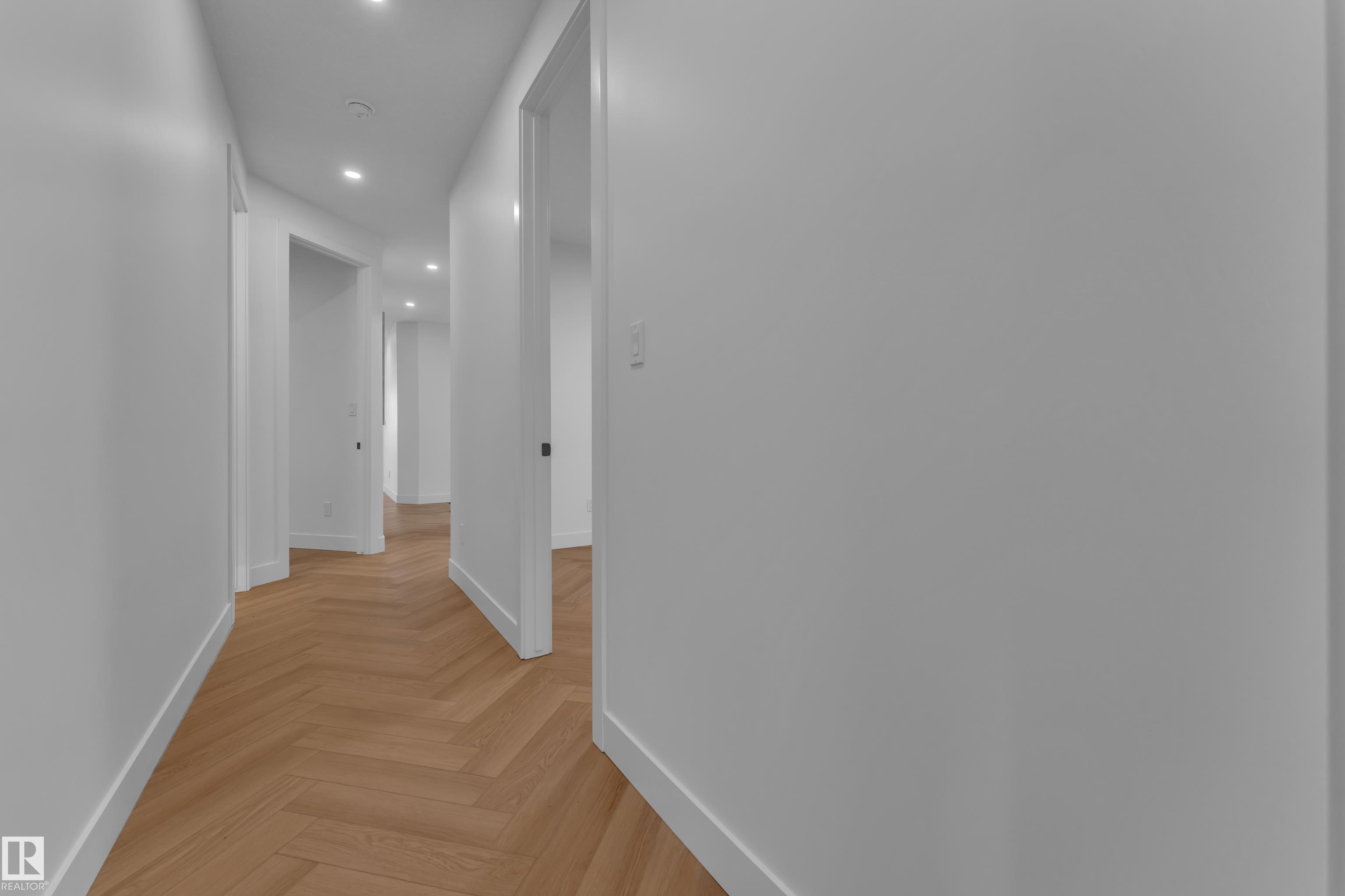https://zimg.paragon.ice.com/ParagonImages/Property/PM/RAE/225401637/55/0/0/f9996f8987d26af142eefbfb7738043c/1/d36a2022f5cfcc5d3770694682f527a4/225401637-7dd562a6-69ca-46d3-8e44-bf29727827b8.JPG