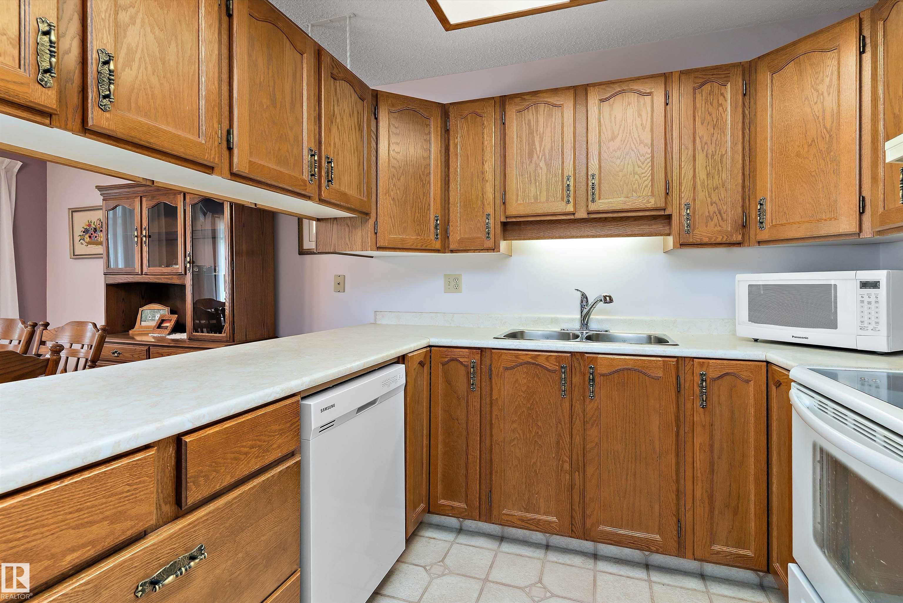 17404 Callingwood Road NW, Callingwood South, Edmonton