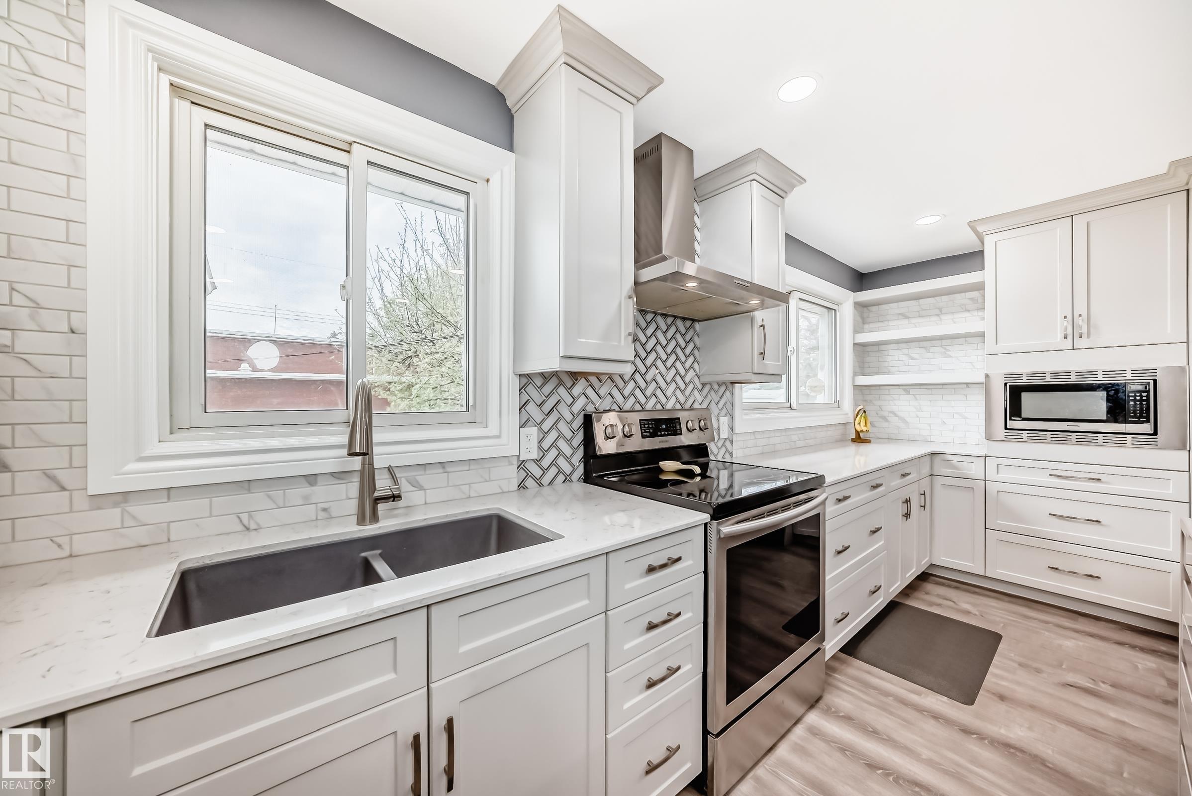 Photo 11 at 4006 115 Avenue NW, Beverly Heights, Edmonton