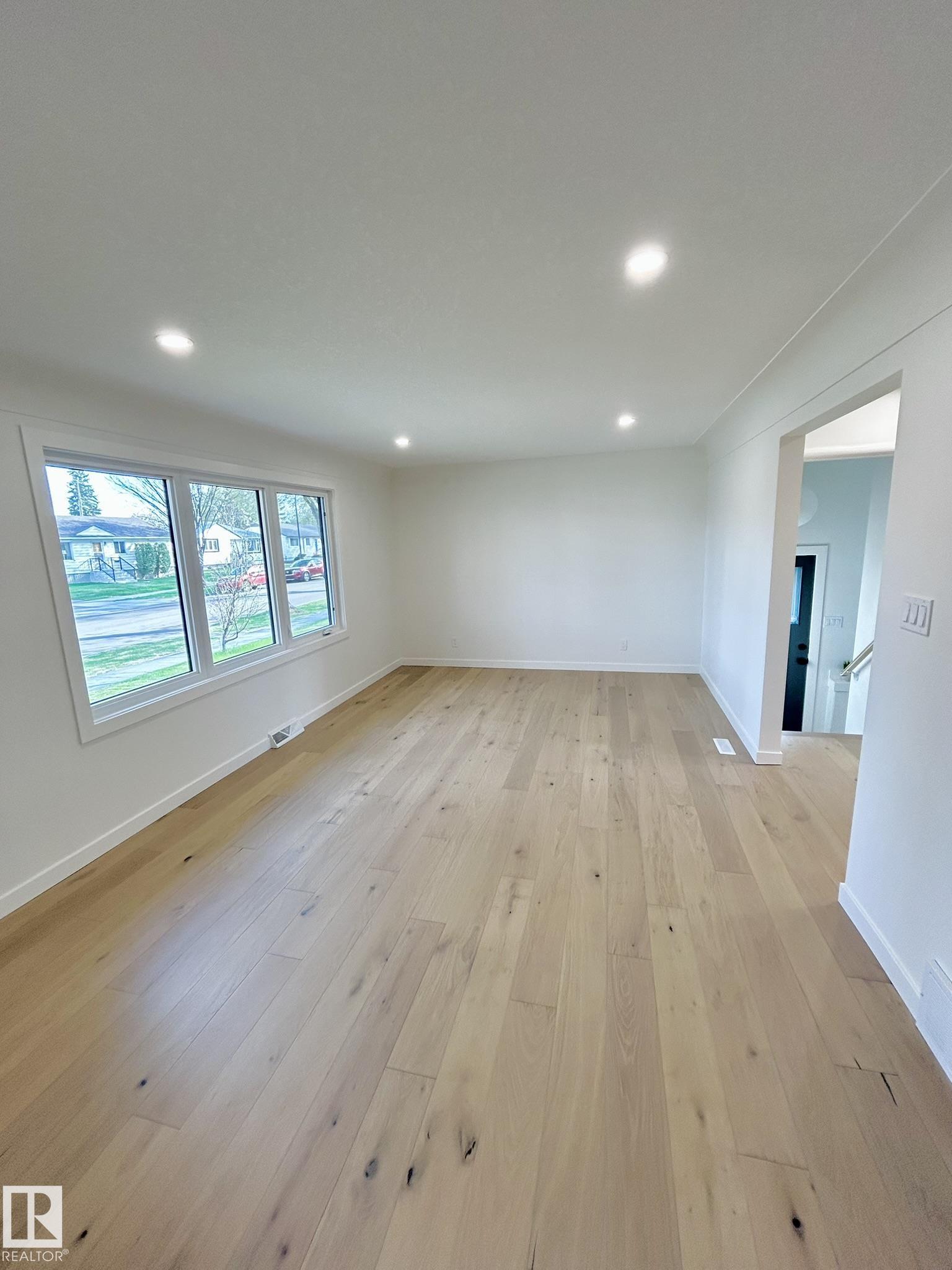 Photo 7 at 8516 64 Avenue NW, Argyll, Edmonton