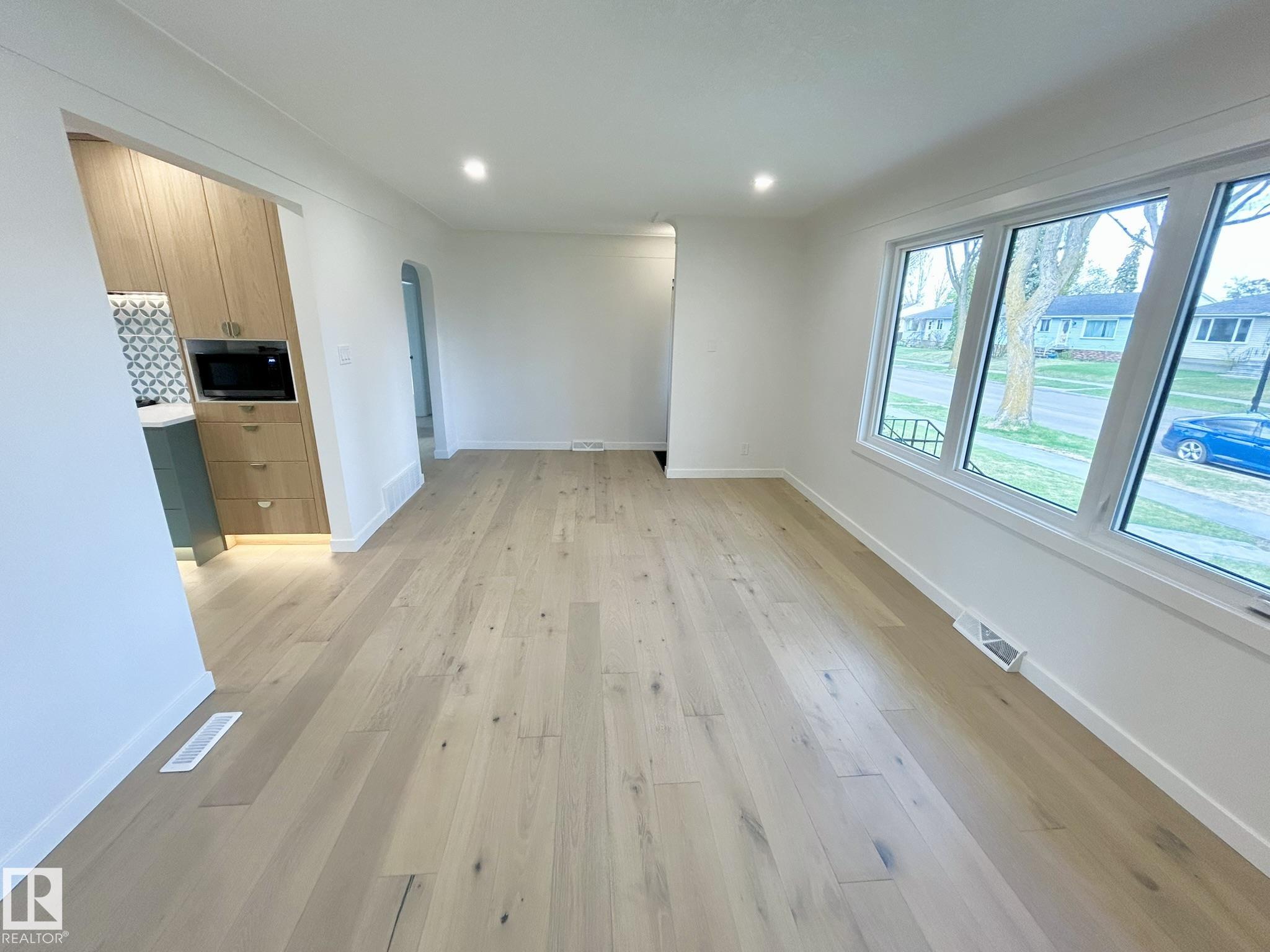 Photo 8 at 8516 64 Avenue NW, Argyll, Edmonton