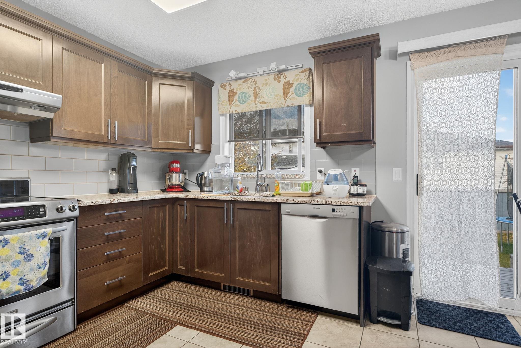 https://zimg.paragon.ice.com/ParagonImages/Property/PM/RAE/225401678/17/0/0/237a28fe3e0eb9f70bd61e136e5c0e3a/1/0dcb87f7792dce02a3dd6d53c58435eb/225401678-d6ebfe80-3eed-4bda-ba4b-d2acf923b802.JPG