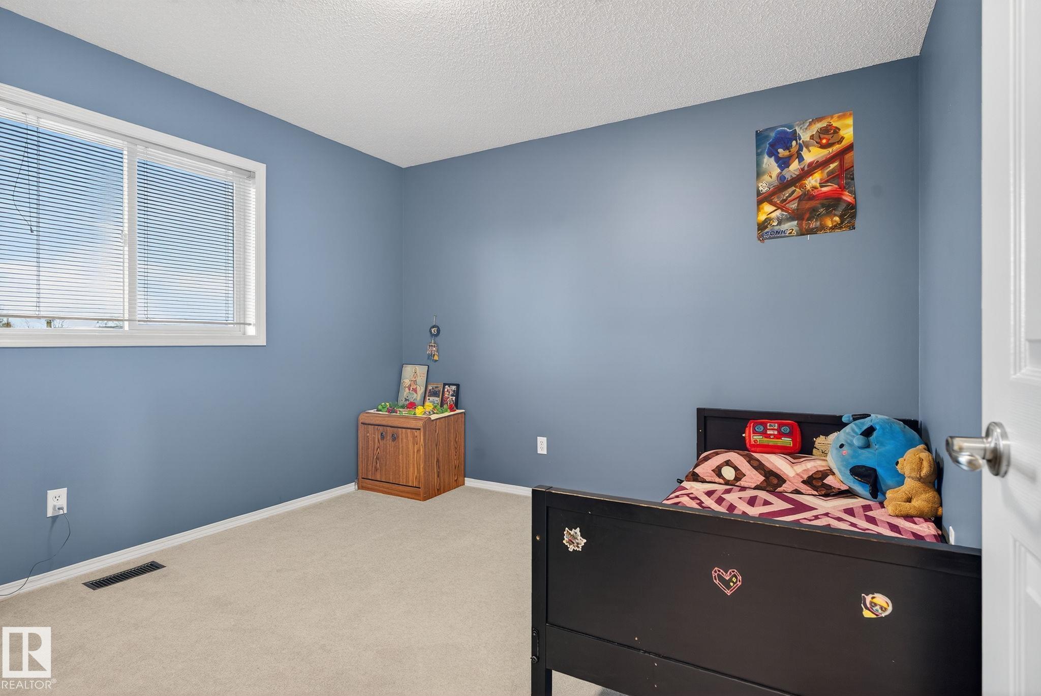 https://zimg.paragon.ice.com/ParagonImages/Property/PM/RAE/225401678/33/0/0/d2779ef0e6b22a0190efef2c58325639/1/0dcb87f7792dce02a3dd6d53c58435eb/225401678-944ca244-f388-40b4-8868-87454bd261b4.JPG
