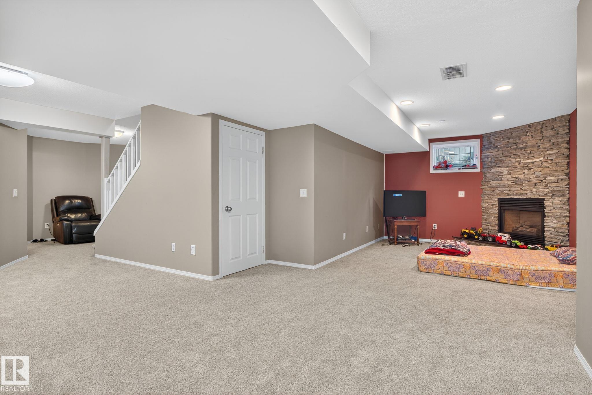https://zimg.paragon.ice.com/ParagonImages/Property/PM/RAE/225401678/37/0/0/1bb2a4d92fd00e2d13e07c7a2f7d3fe7/1/0dcb87f7792dce02a3dd6d53c58435eb/225401678-d3a91526-ebfb-49e4-a5b4-9660c3cb0d6b.JPG