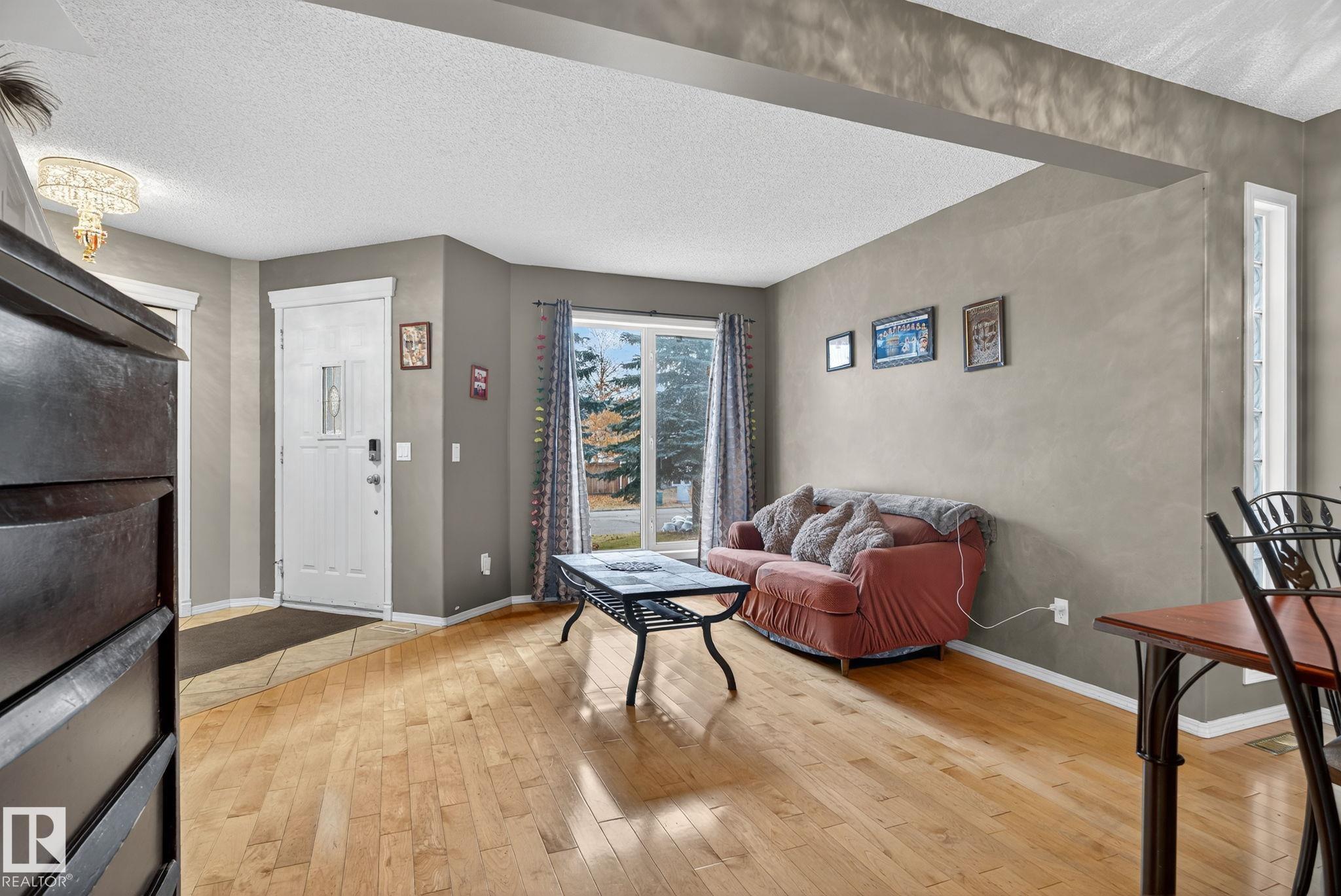 https://zimg.paragon.ice.com/ParagonImages/Property/PM/RAE/225401678/9/0/0/a228f151ee938a025f155f2f23188920/1/0dcb87f7792dce02a3dd6d53c58435eb/225401678-d10f792d-5904-4cc0-b35c-4a596cddc2bb.JPG