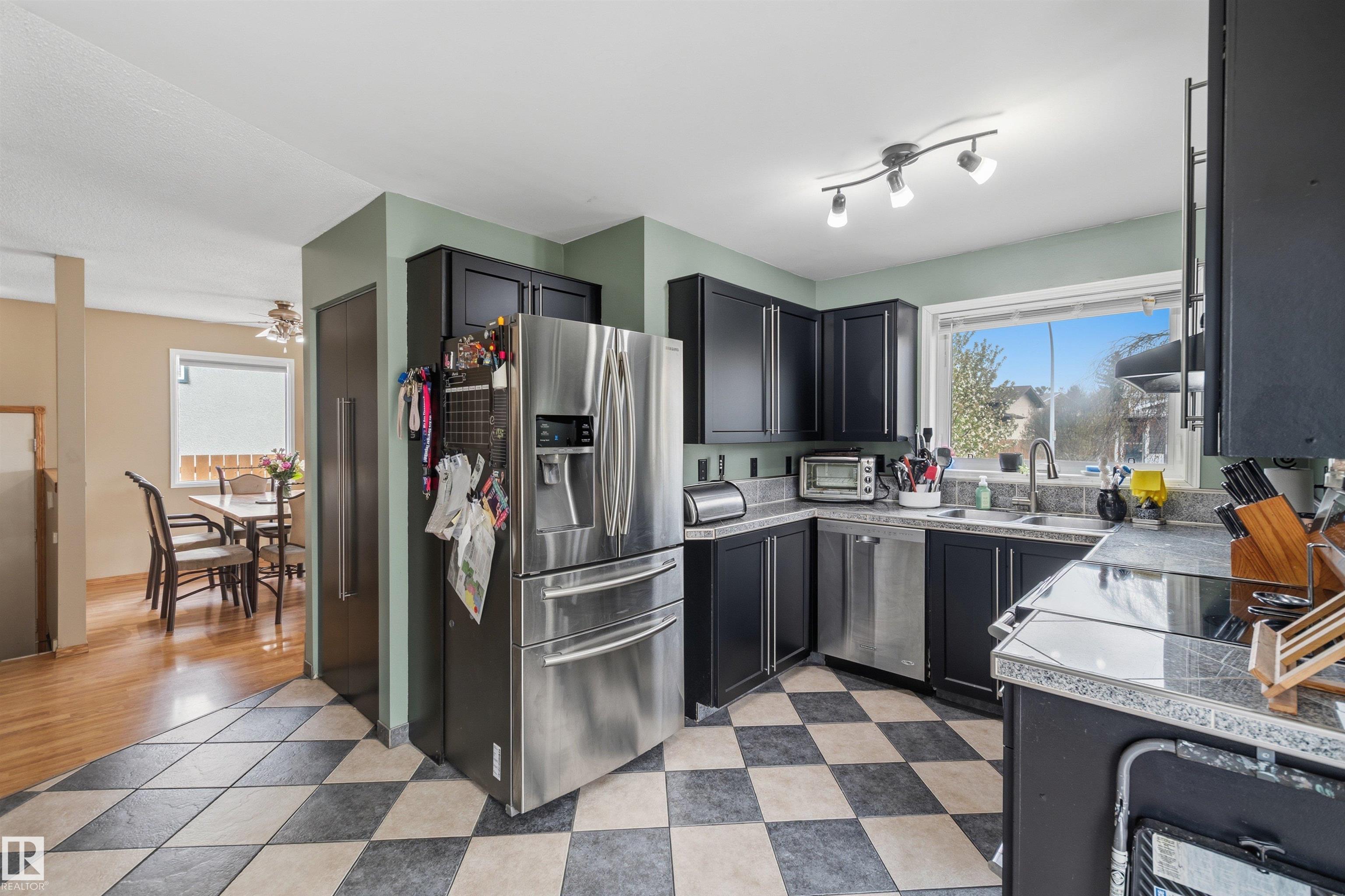 18648 57 Avenue NW, Jamieson Place, Edmonton