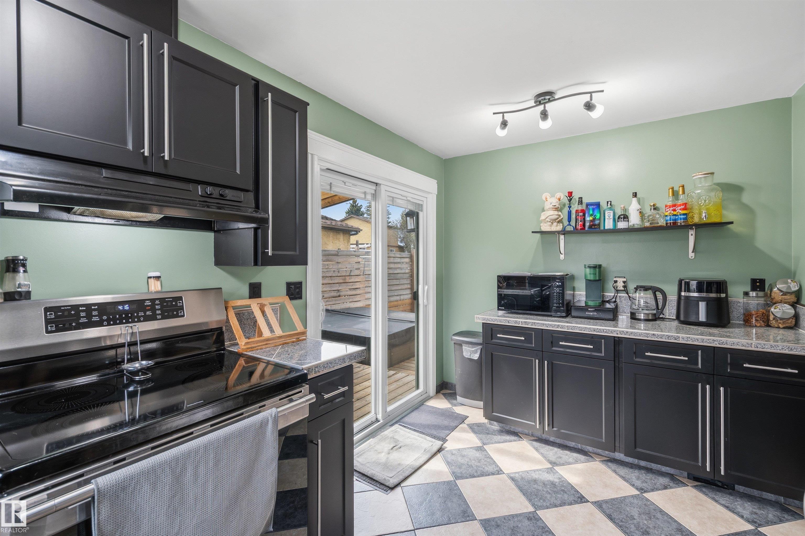 Picture for 18648 57 AV NW