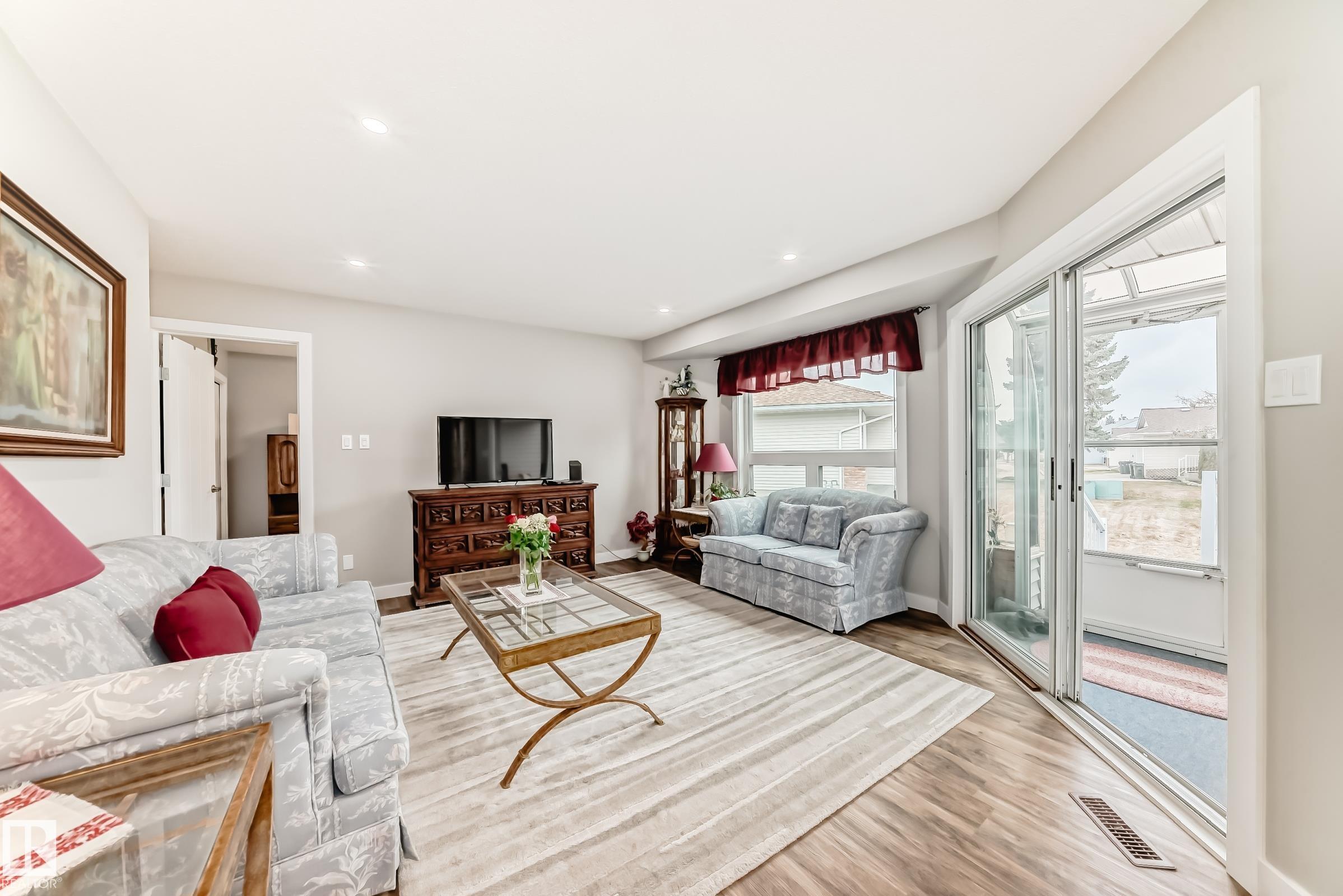 Photo 7 at 3 - 2 Georgian Way, Glen Allan, Sherwood Park