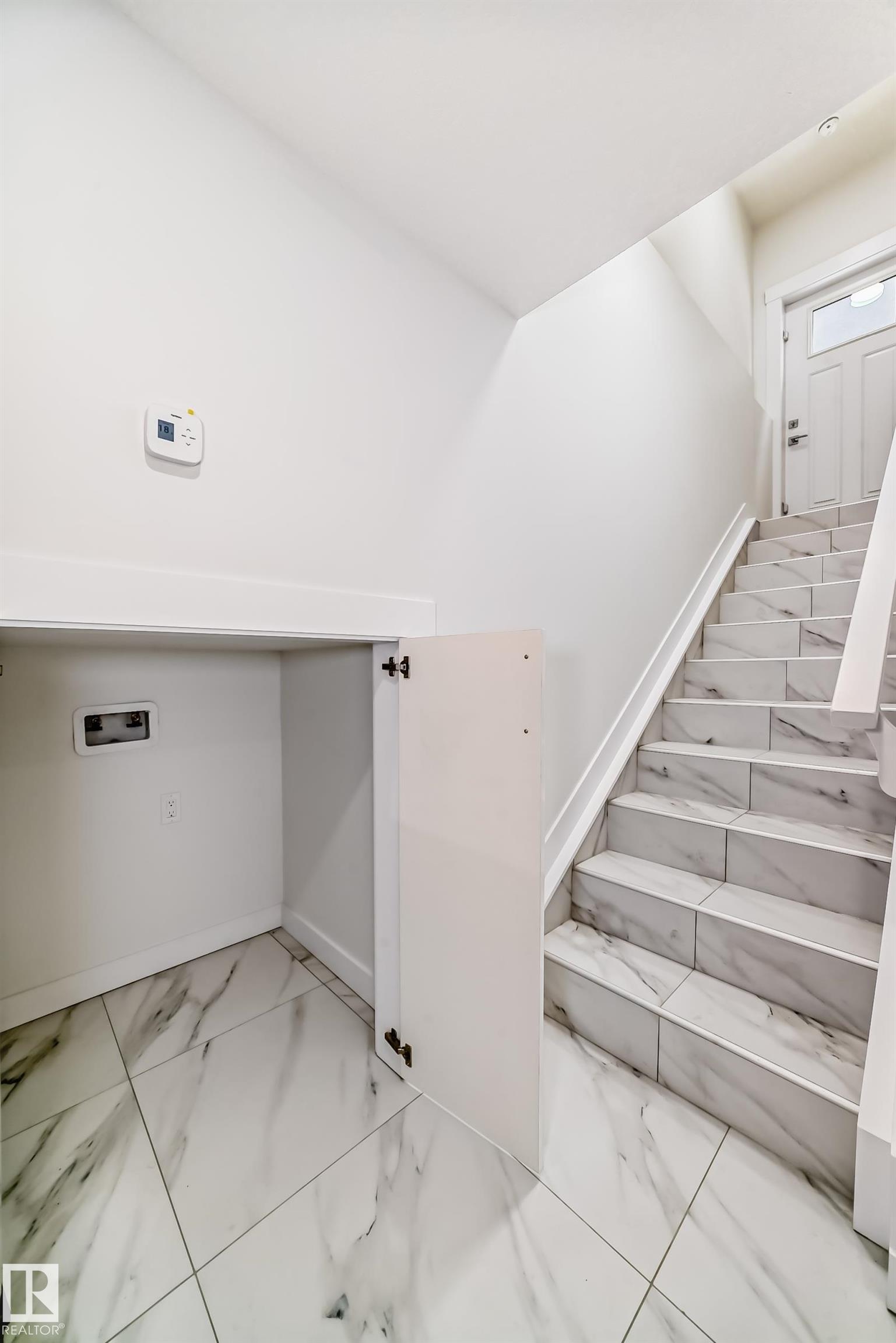 Photo 52 at 340 33 Avenue NW, Maple Crest, Edmonton