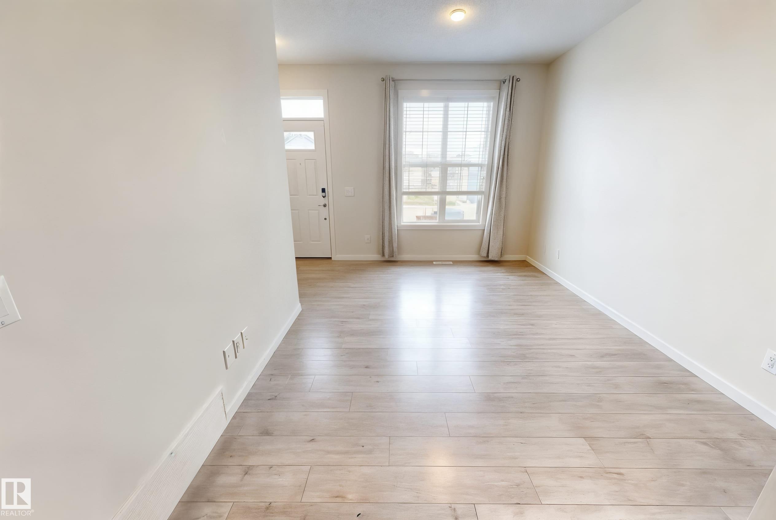 Photo 9 at 2093 Maple Road NW, Maple Crest, Edmonton