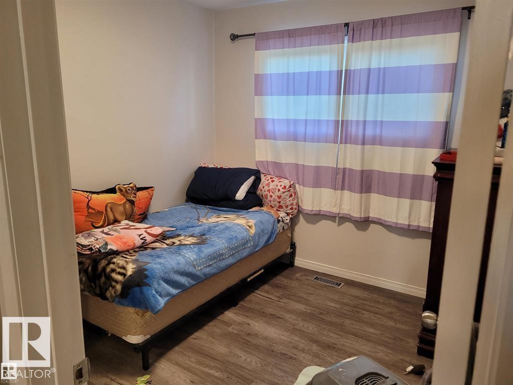 Photo 13 at 11616 152 Avenue NW, Caernarvon, Edmonton