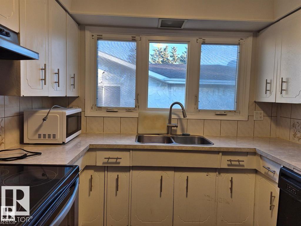 Photo 7 at 11616 152 Avenue NW, Caernarvon, Edmonton