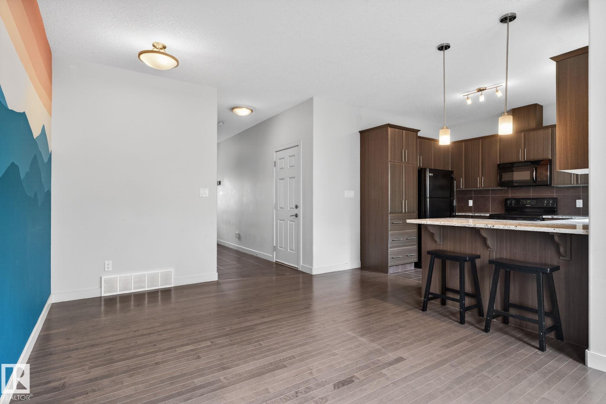 https://zimg.paragon.ice.com/ParagonImages/Property/PM/RAE/225401744/16/0/0/c46824711e2f8cf914107bc6ad6247f7/1/fffb74ee2dd235bdd9780e6057276097/225401744-f8616c6a-6d90-4ea9-bb61-039b5f083cf0.JPG