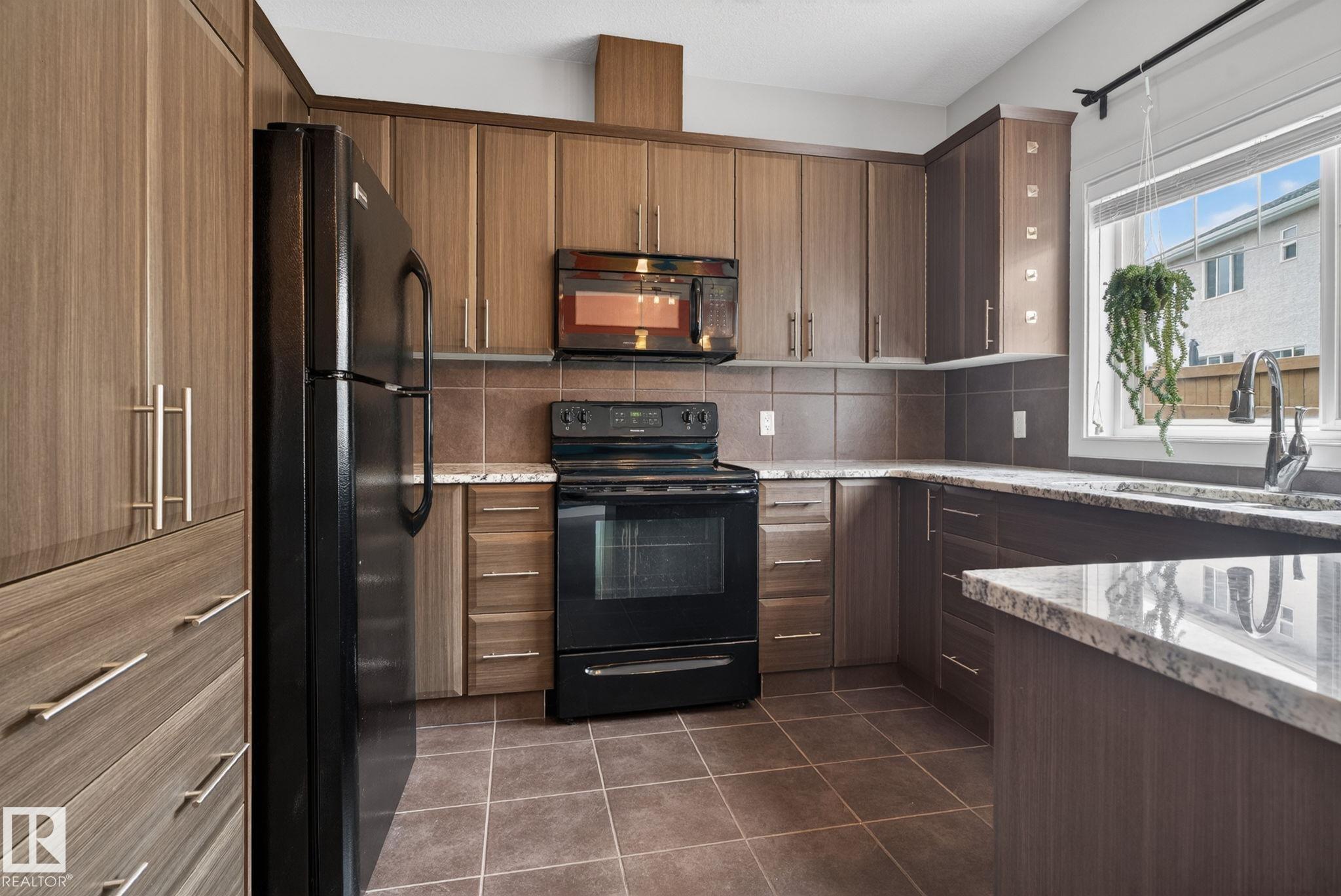 https://zimg.paragon.ice.com/ParagonImages/Property/PM/RAE/225401744/20/0/0/dfb24341d9f202b3480eec8bd7554f25/1/fffb74ee2dd235bdd9780e6057276097/225401744-1e470cbd-4b57-45ac-9aac-bc3cf2e8192a.JPG