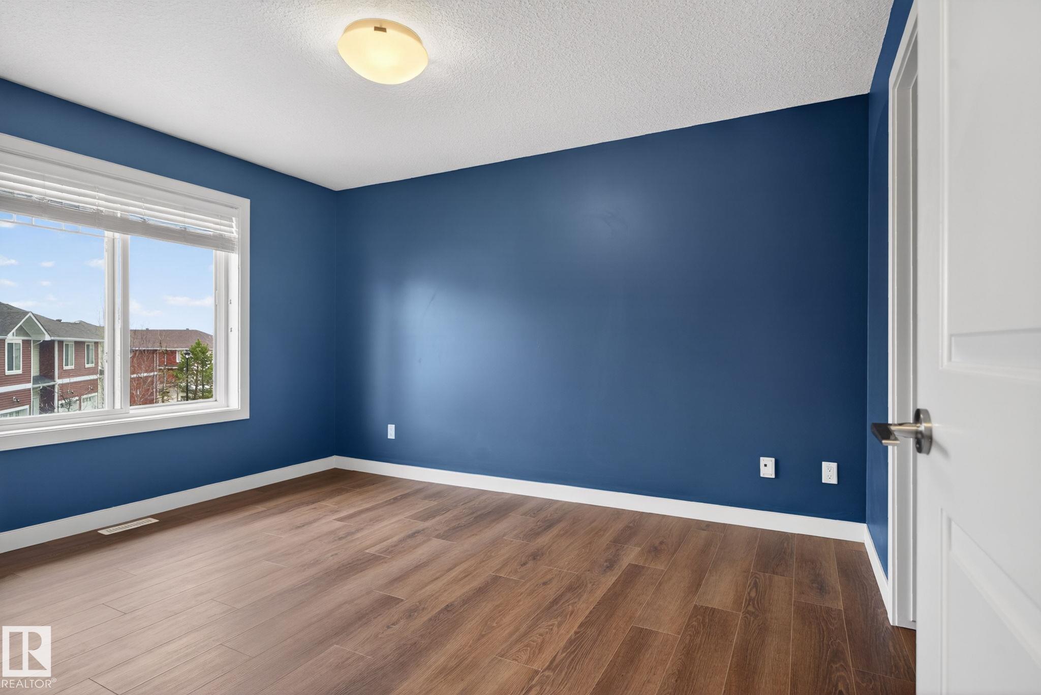https://zimg.paragon.ice.com/ParagonImages/Property/PM/RAE/225401744/24/0/0/e91a7b8545cf4a46fb989b8bfa570cbe/1/fffb74ee2dd235bdd9780e6057276097/225401744-cd3a39ab-562a-4e7e-b39b-047a9a9d50e0.JPG