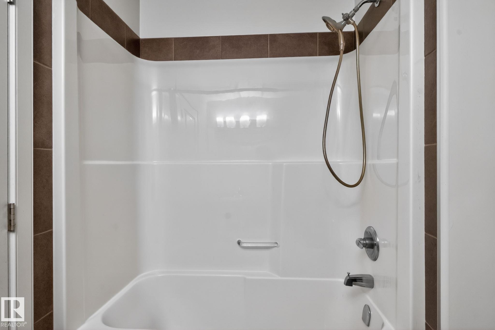 https://zimg.paragon.ice.com/ParagonImages/Property/PM/RAE/225401744/29/0/0/ceaecda2a8b3fab047b5c7bba156ecab/1/fffb74ee2dd235bdd9780e6057276097/225401744-8783313b-3915-4b95-83e2-b9073ca70ef4.JPG