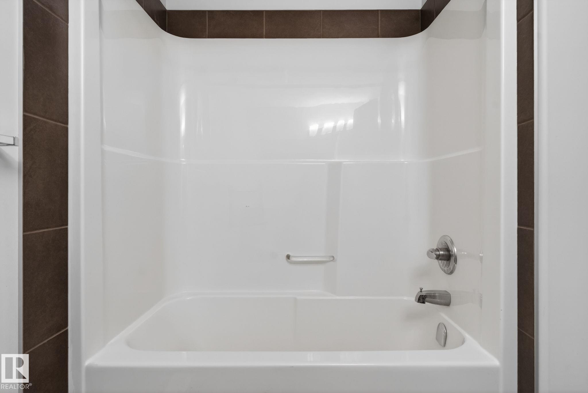 https://zimg.paragon.ice.com/ParagonImages/Property/PM/RAE/225401744/33/0/0/44716ab7d2a1c7f4b99515f1830d01f3/1/fffb74ee2dd235bdd9780e6057276097/225401744-859fa1cb-e366-4f02-a54c-374e63cadbcc.JPG
