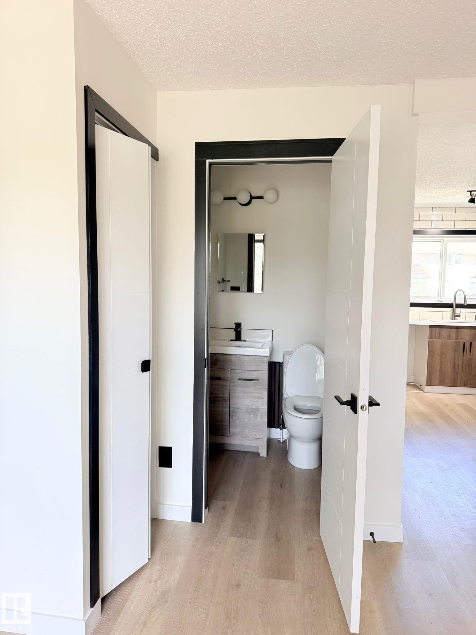 Photo 11 at 11628 151 Avenue NW, Caernarvon, Edmonton