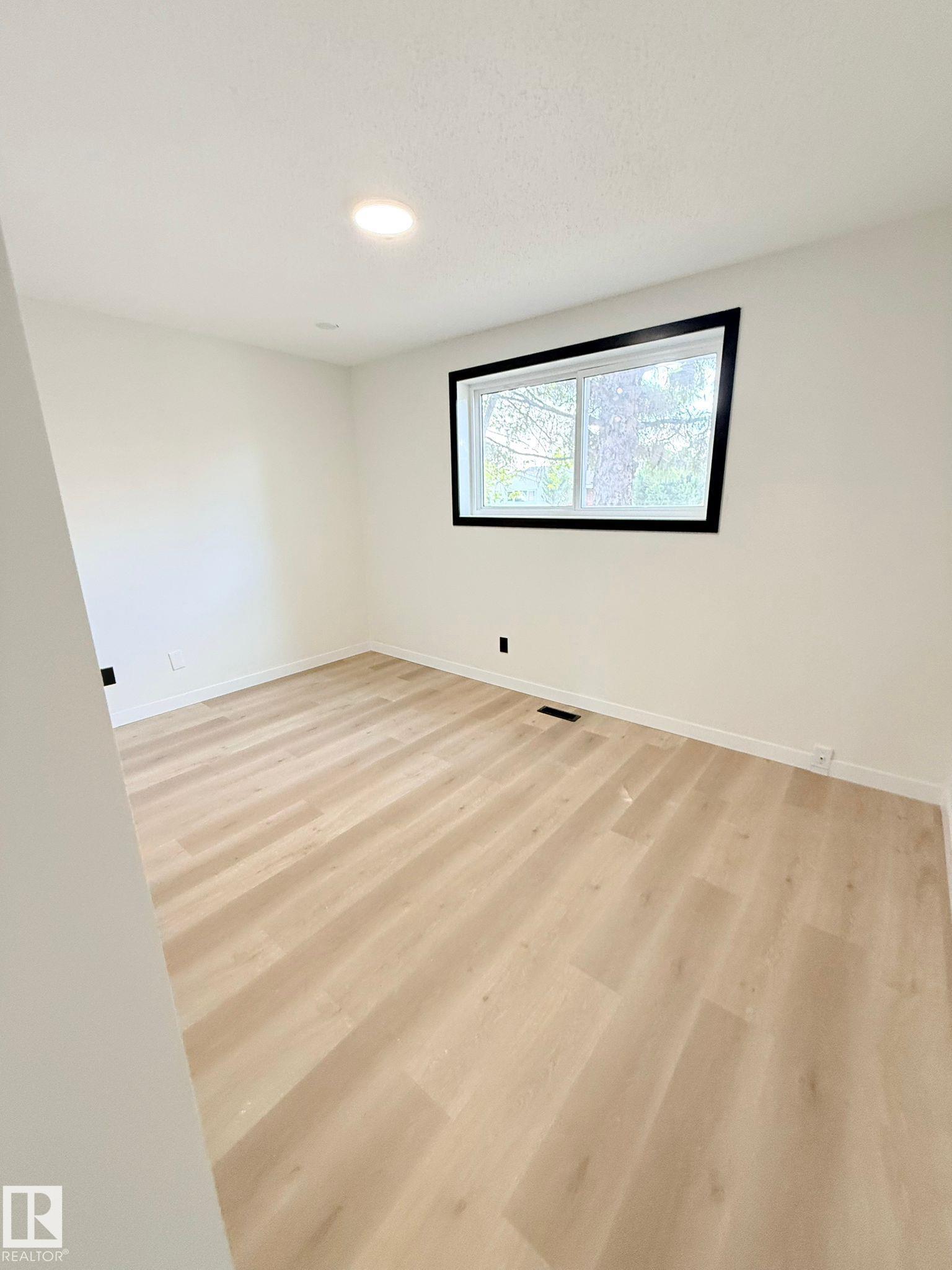 Photo 12 at 11628 151 Avenue NW, Caernarvon, Edmonton