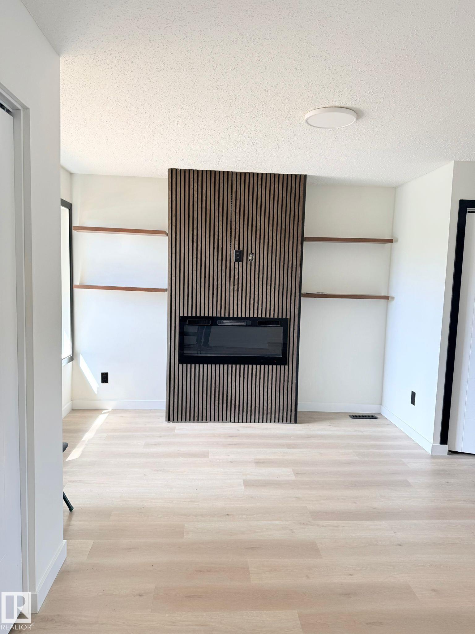 Photo 10 at 11628 151 Avenue NW, Caernarvon, Edmonton