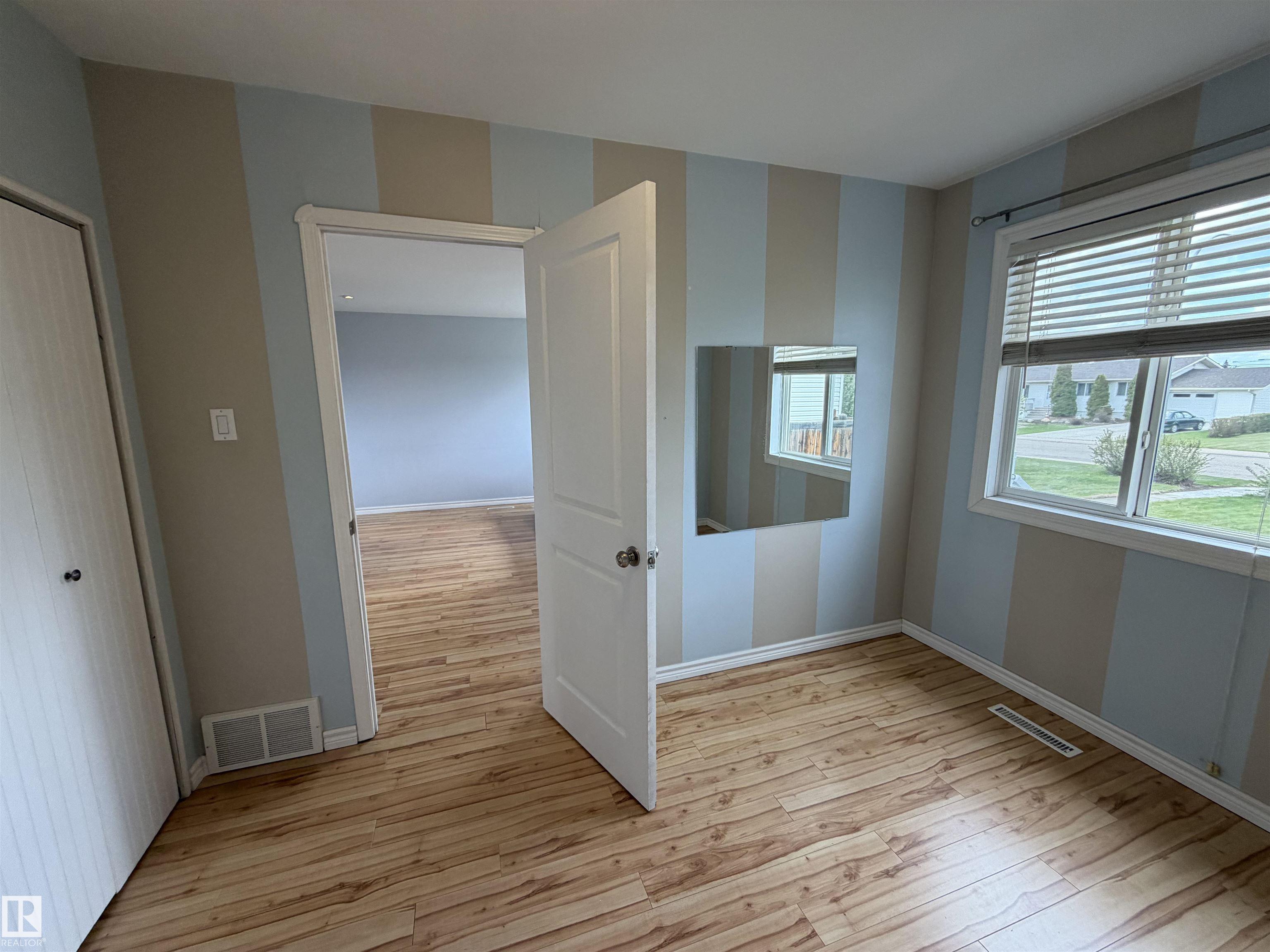 Photo 12 at 13413 59 Street NW, Belvedere, Edmonton