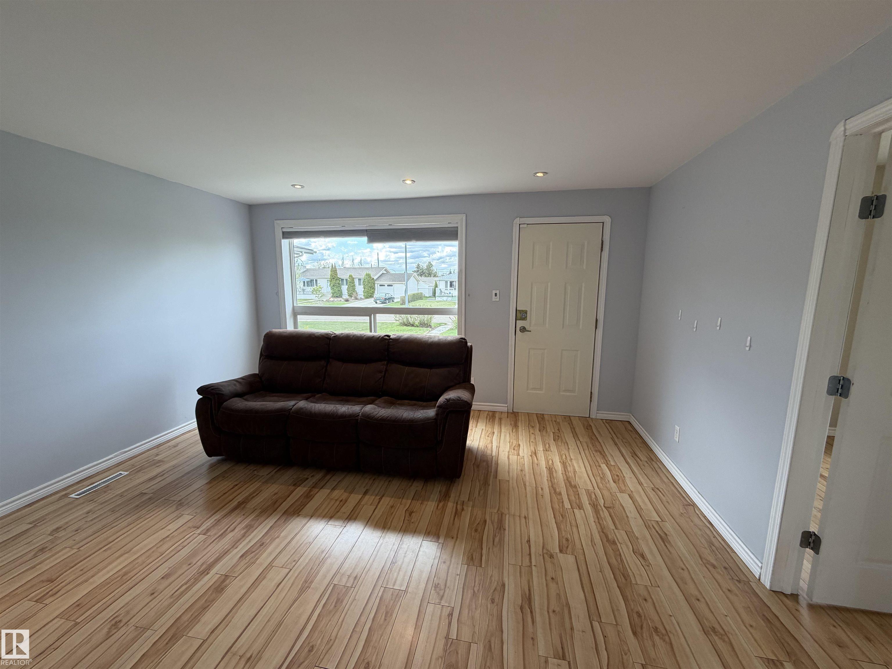 Photo 8 at 13413 59 Street NW, Belvedere, Edmonton