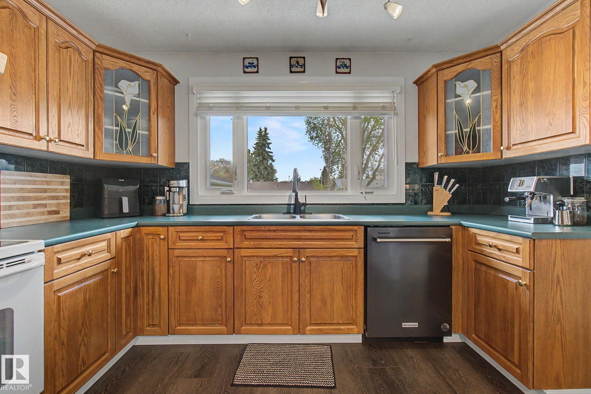 Photo 14 at 49 Main Boulevard, Mills Haven, Sherwood Park
