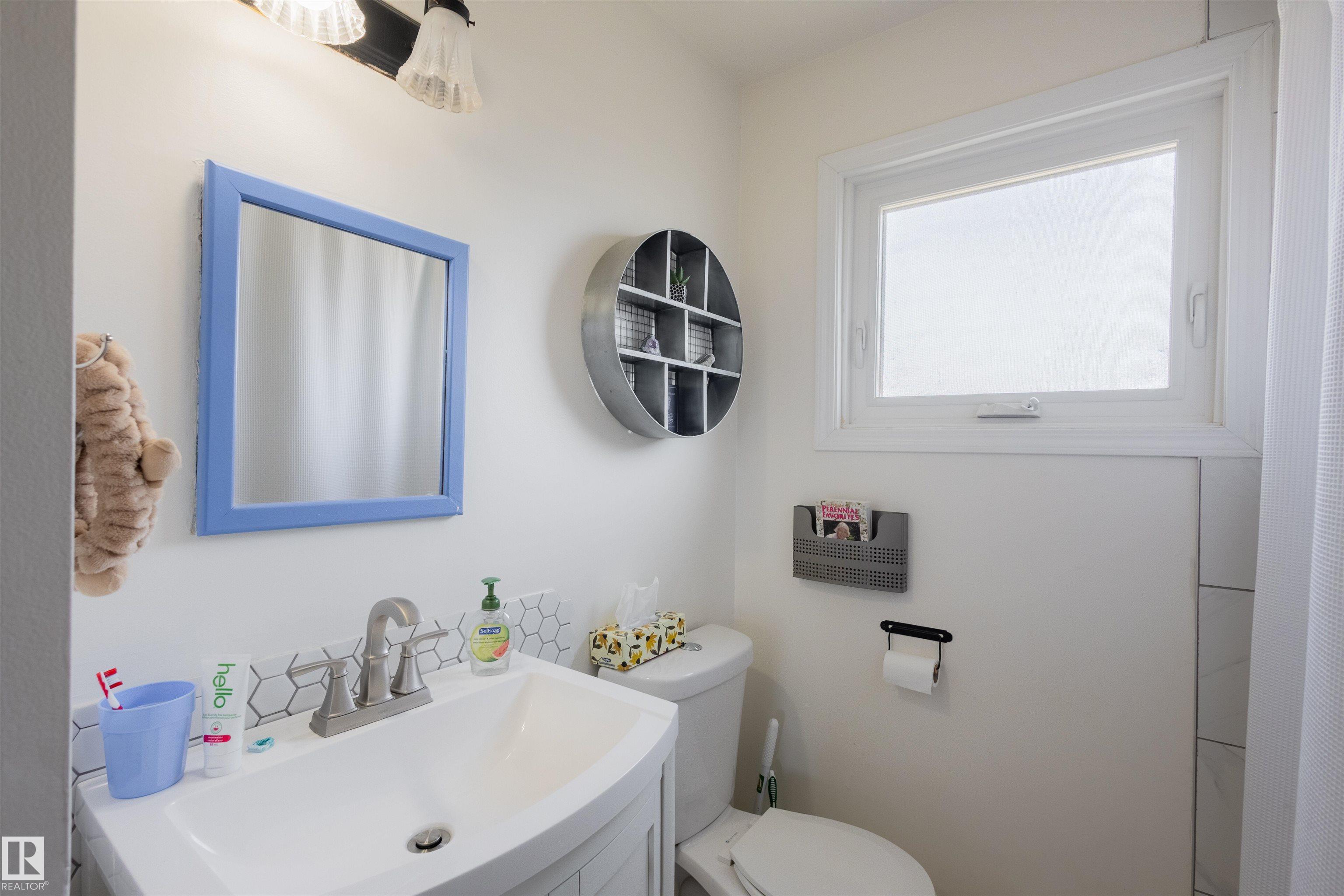 Photo 17 at 5931 138 Avenue NW, York, Edmonton