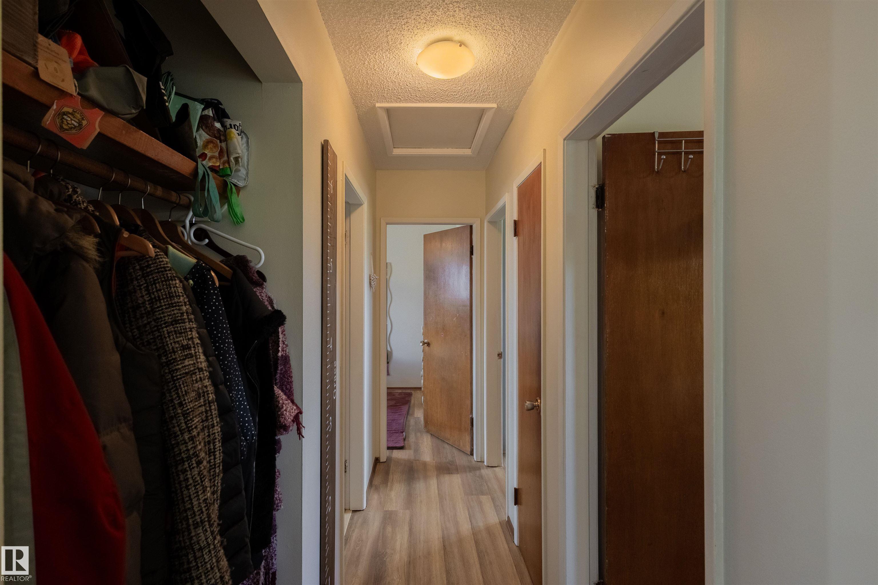 Photo 8 at 5931 138 Avenue NW, York, Edmonton