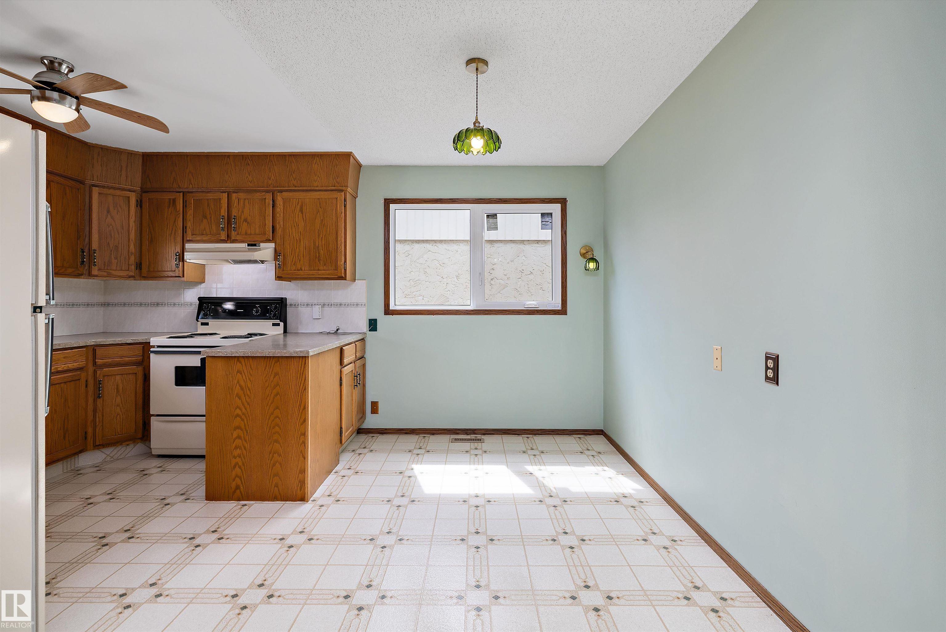 Photo 7 at 16307 111 Street NW, Lorelei, Edmonton