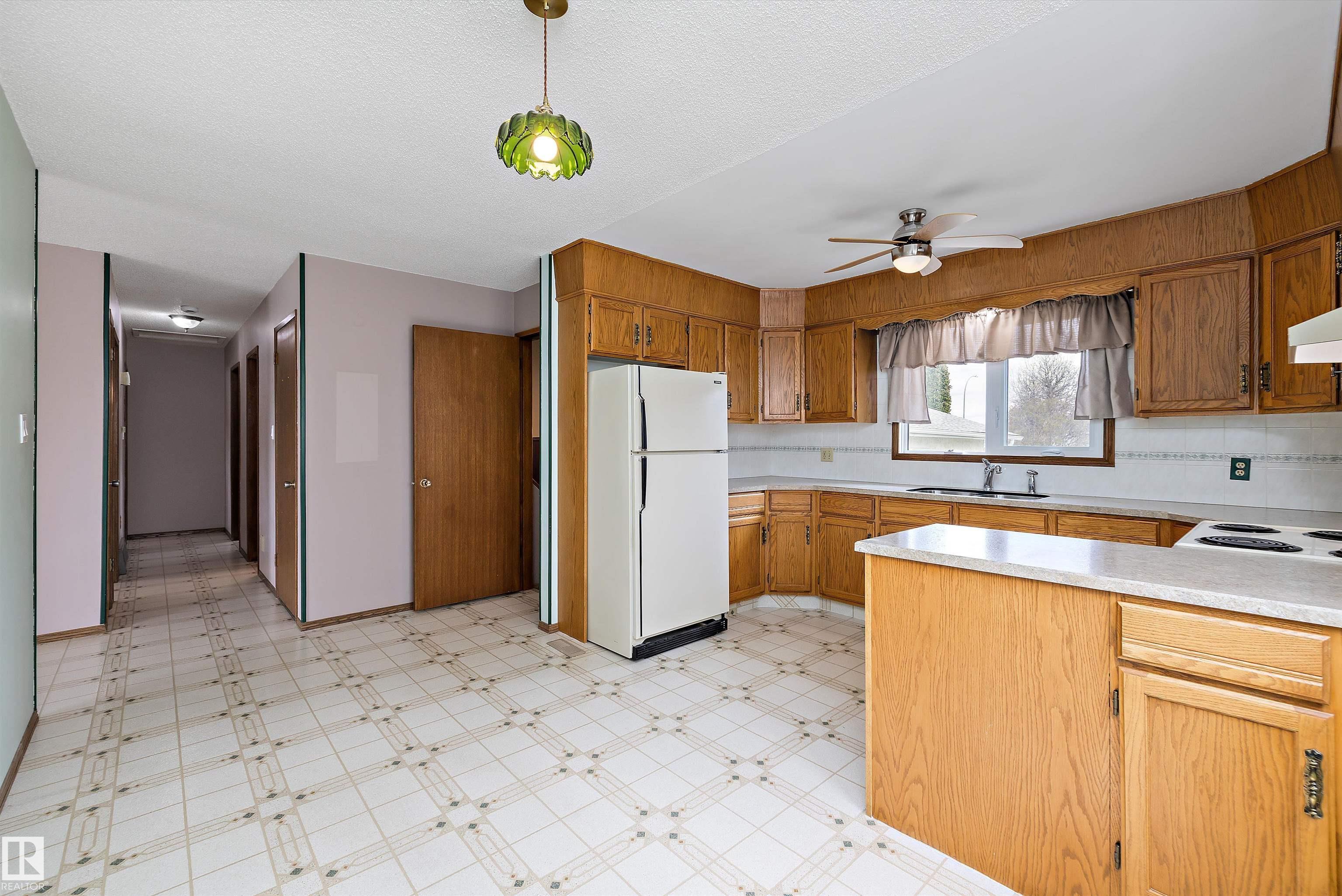 Photo 8 at 16307 111 Street NW, Lorelei, Edmonton
