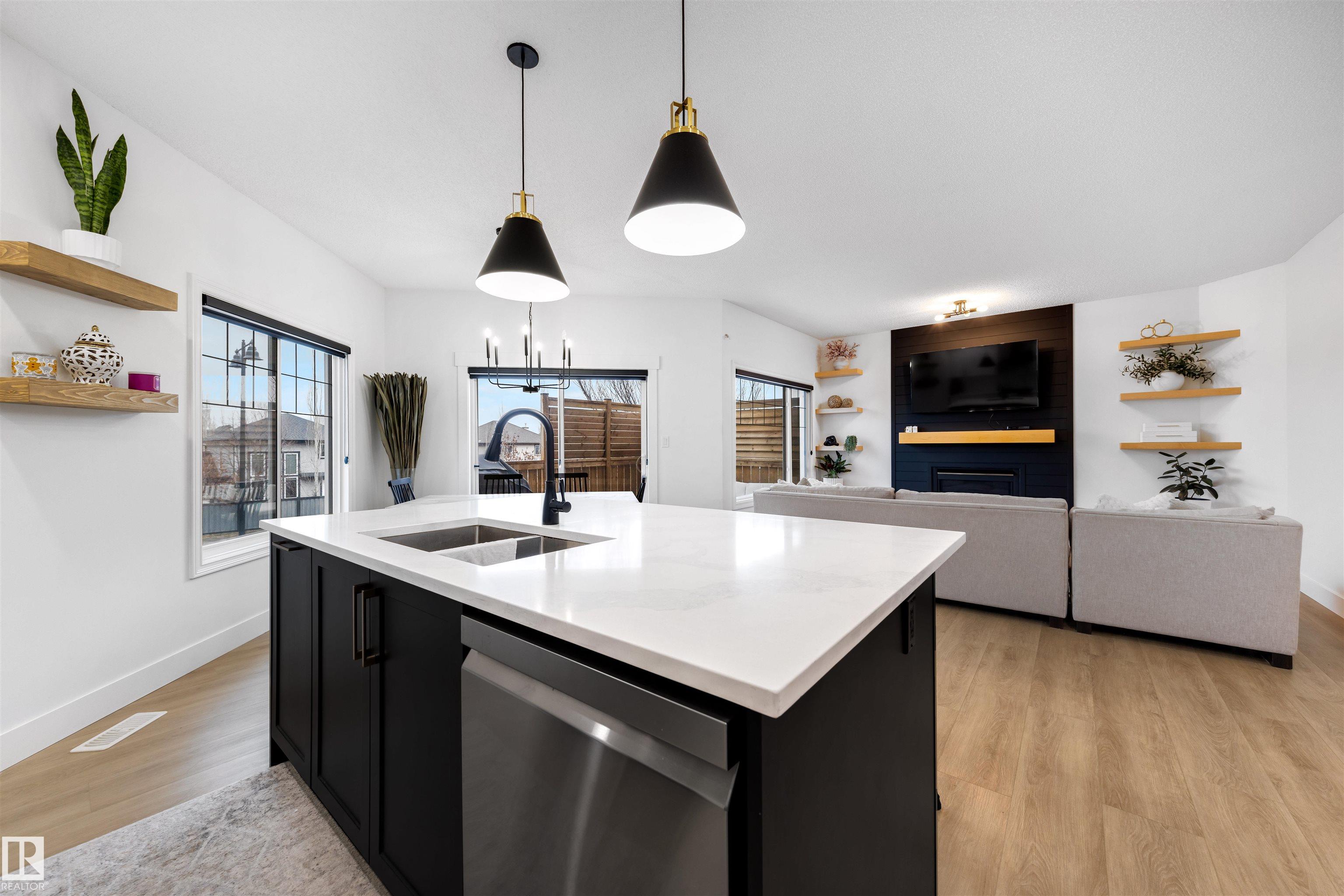 https://zimg.paragon.ice.com/ParagonImages/Property/PM/RAE/225401769/10/0/0/70a1192bd7d8c61dafb534c1a11ef0bb/1/56523fb7f7c9c7e3b215123ed3709ffb/225401769-8E261638-A0B9-4461-AADF-803F8176CF86.JPG