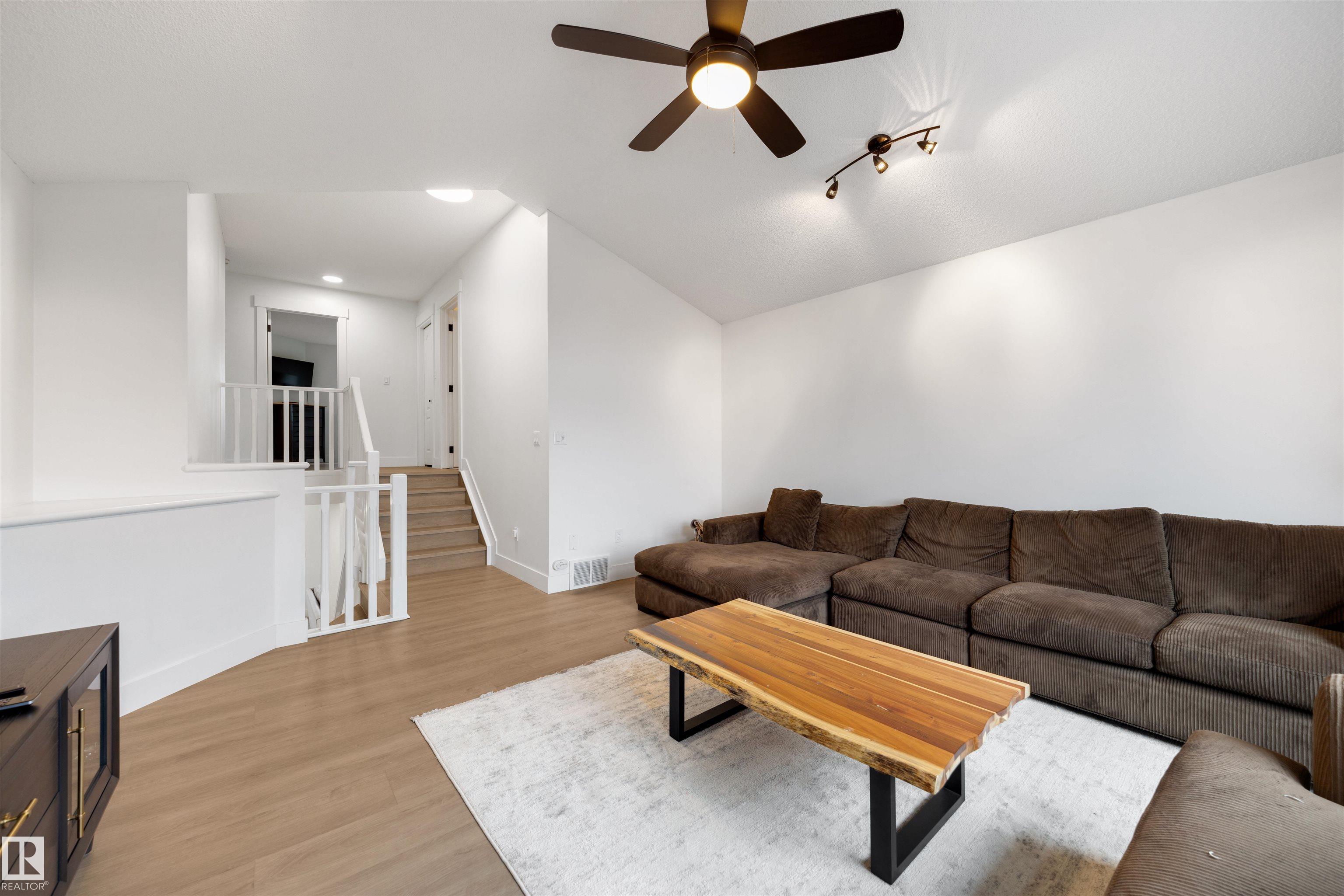 https://zimg.paragon.ice.com/ParagonImages/Property/PM/RAE/225401769/25/0/0/828a5205978a4449f8d365b6dd8bd3c1/1/56523fb7f7c9c7e3b215123ed3709ffb/225401769-2AE5A4D9-8CC0-4101-8E2C-27E0D64E24D8.JPG
