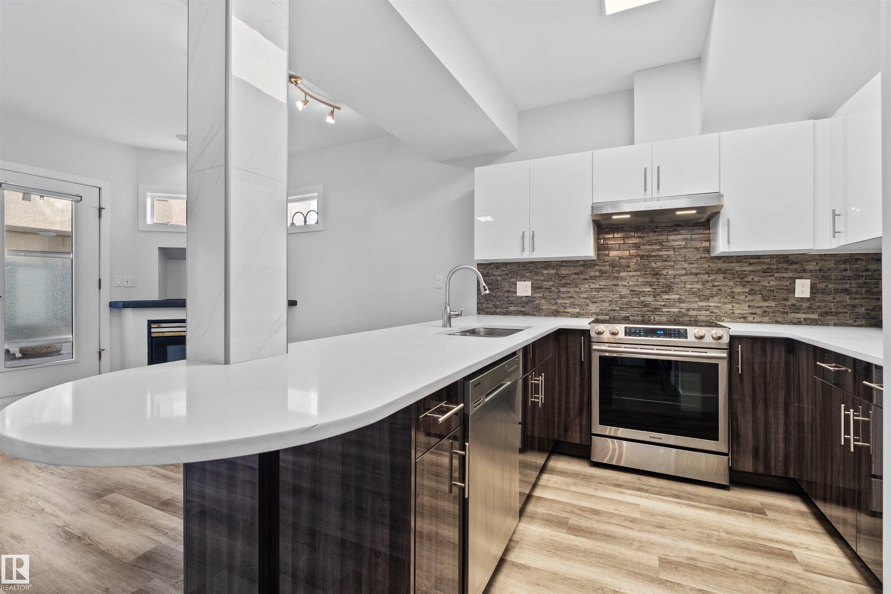 Photo 6 at 205 - 10939 82 Avenue NW, Garneau, Edmonton