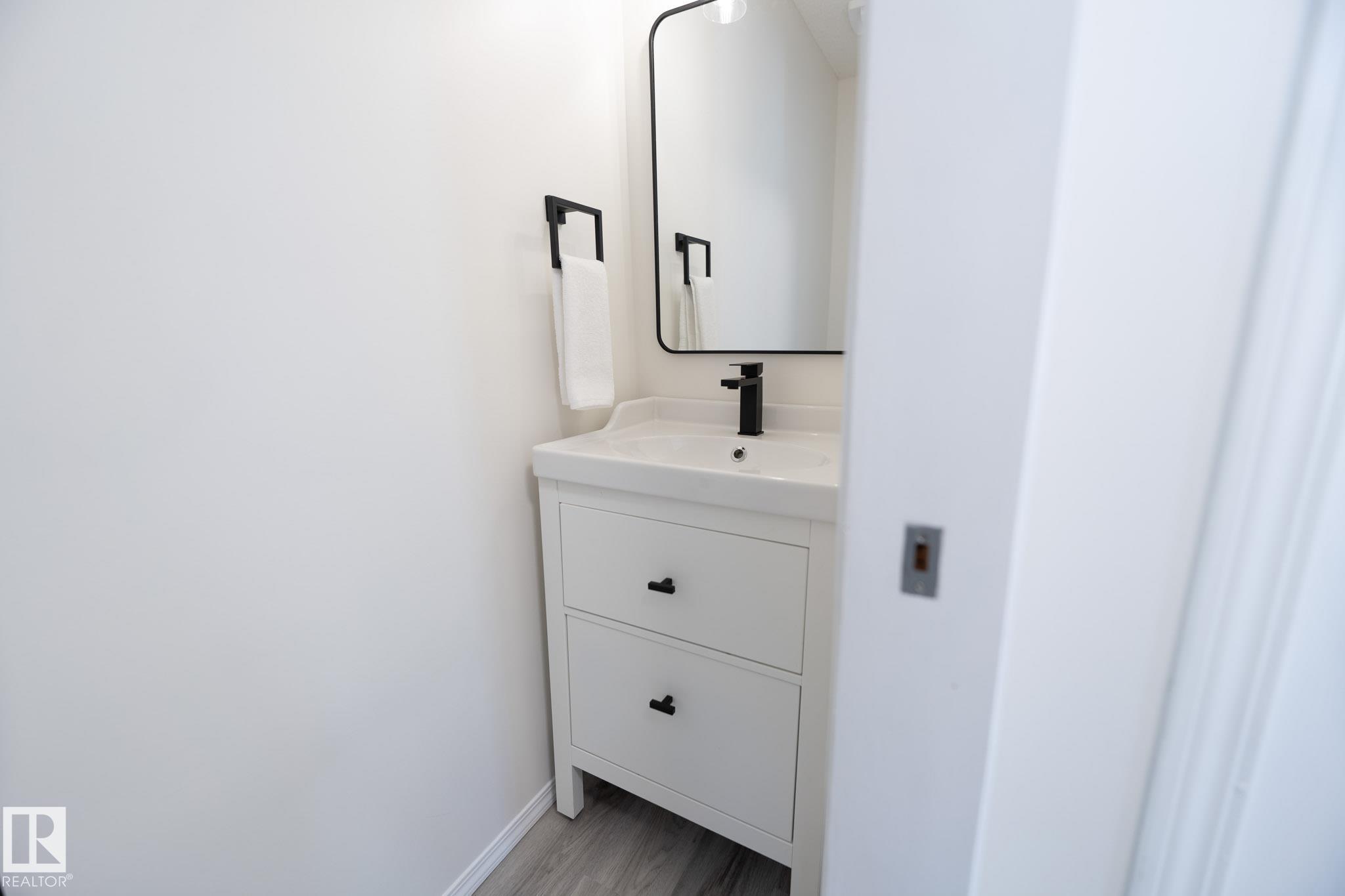 Photo 21 at 2928 25 Street NW, Silver Berry, Edmonton