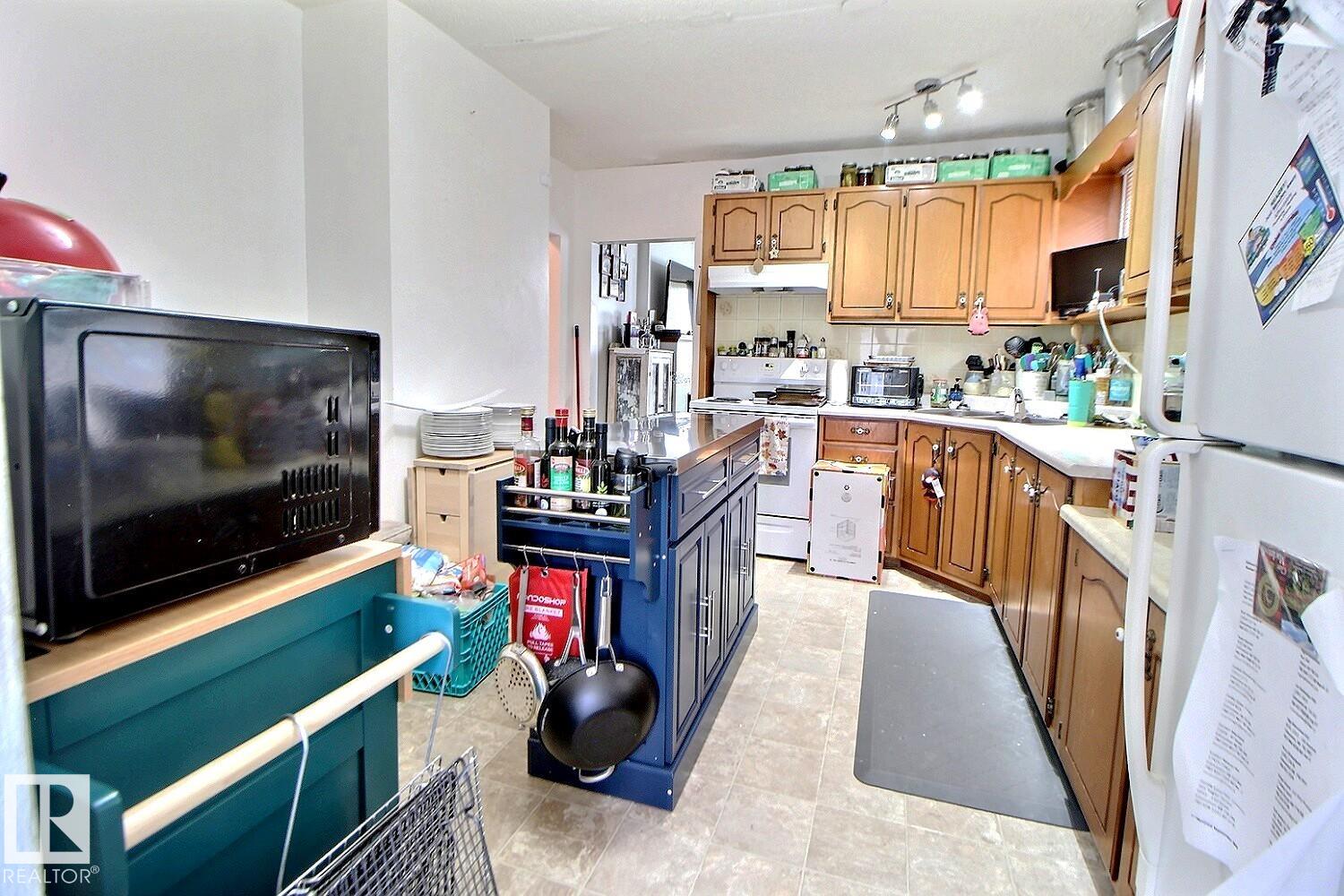 https://zimg.paragon.ice.com/ParagonImages/Property/PM/RAE/225401803/6/0/0/3c895ae4832e9e992ec37b9140168a59/1/58055e0c223a6334d5b4c6e7f089b0ab/225401803-97ce309f-3ee0-4ef6-9f02-996aea357cac.JPG