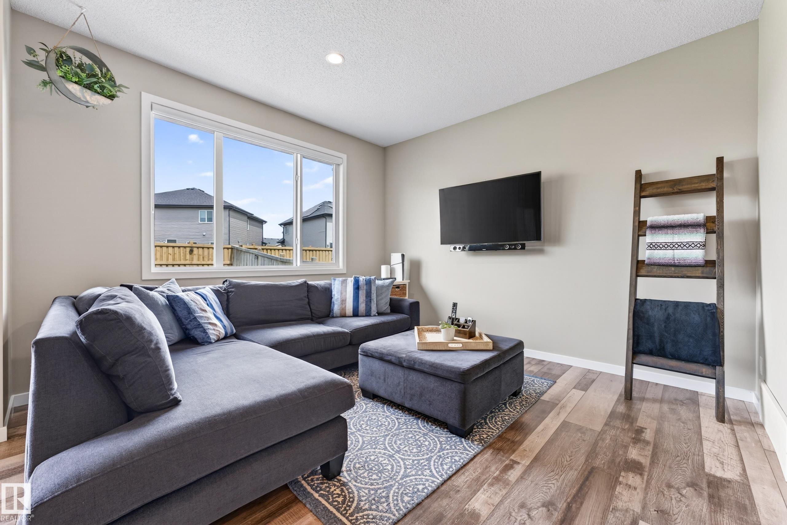 https://zimg.paragon.ice.com/ParagonImages/Property/PM/RAE/225401813/10/0/0/80803a9da94cc05e961fef74d62cc31a/1/b1343608a0bc0dd483e3696c8f5edf18/225401813-17e3e279-4985-47d8-8c90-c32251197390.JPG