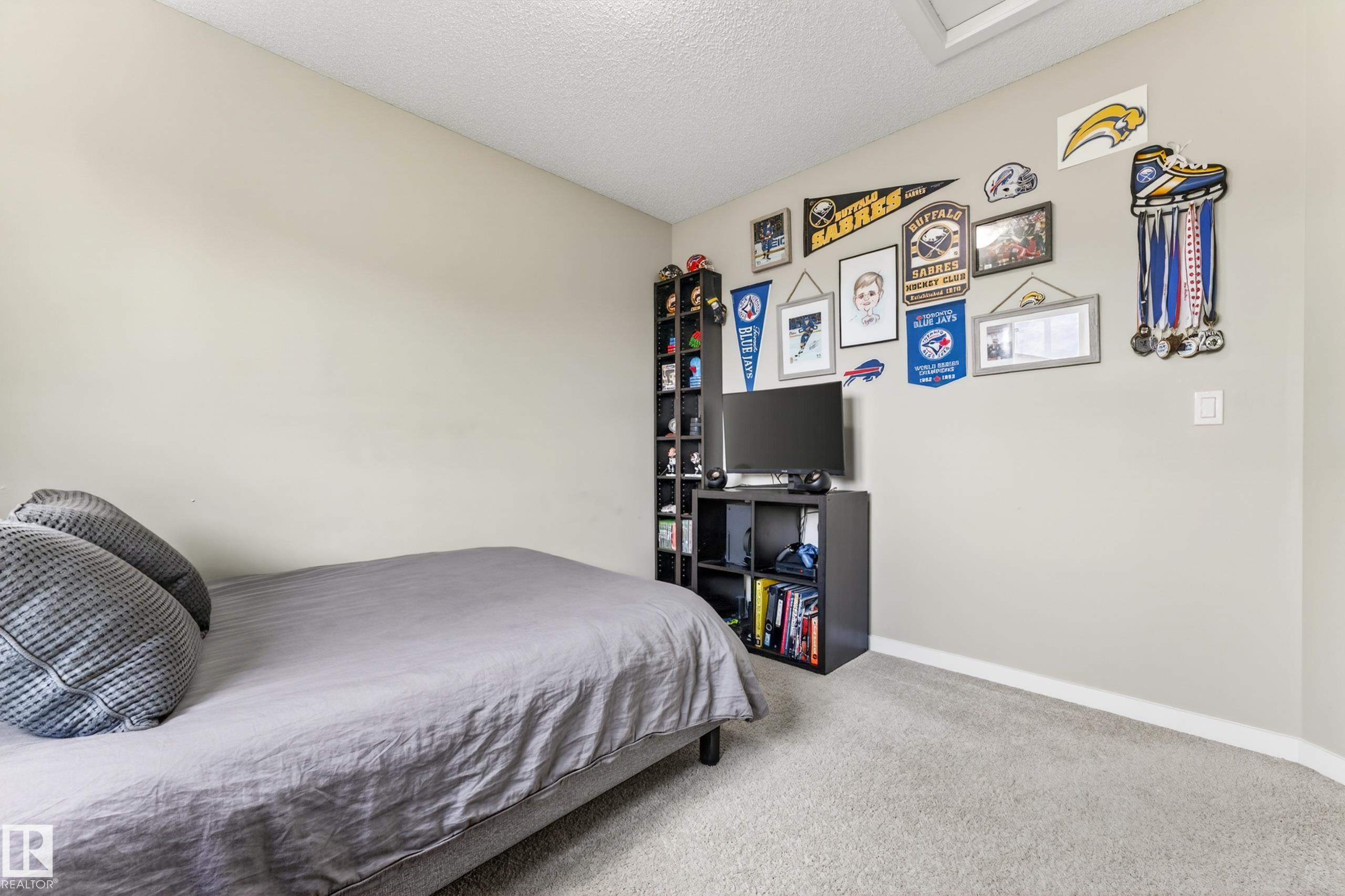 https://zimg.paragon.ice.com/ParagonImages/Property/PM/RAE/225401813/20/0/0/3dcf7521ca618a44fb98668d7200fb2c/1/b1343608a0bc0dd483e3696c8f5edf18/225401813-3d52c296-f95d-4014-82d7-9892b000ec0d.JPG