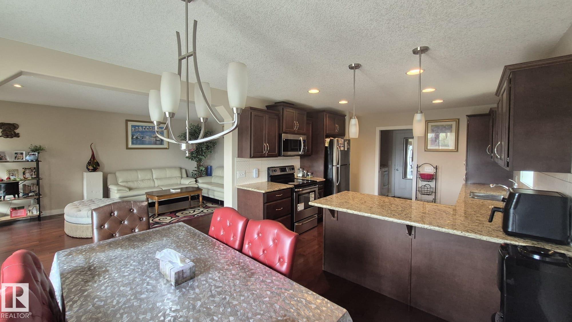 Photo 8 at 2044 33b Street NW, Laurel, Edmonton