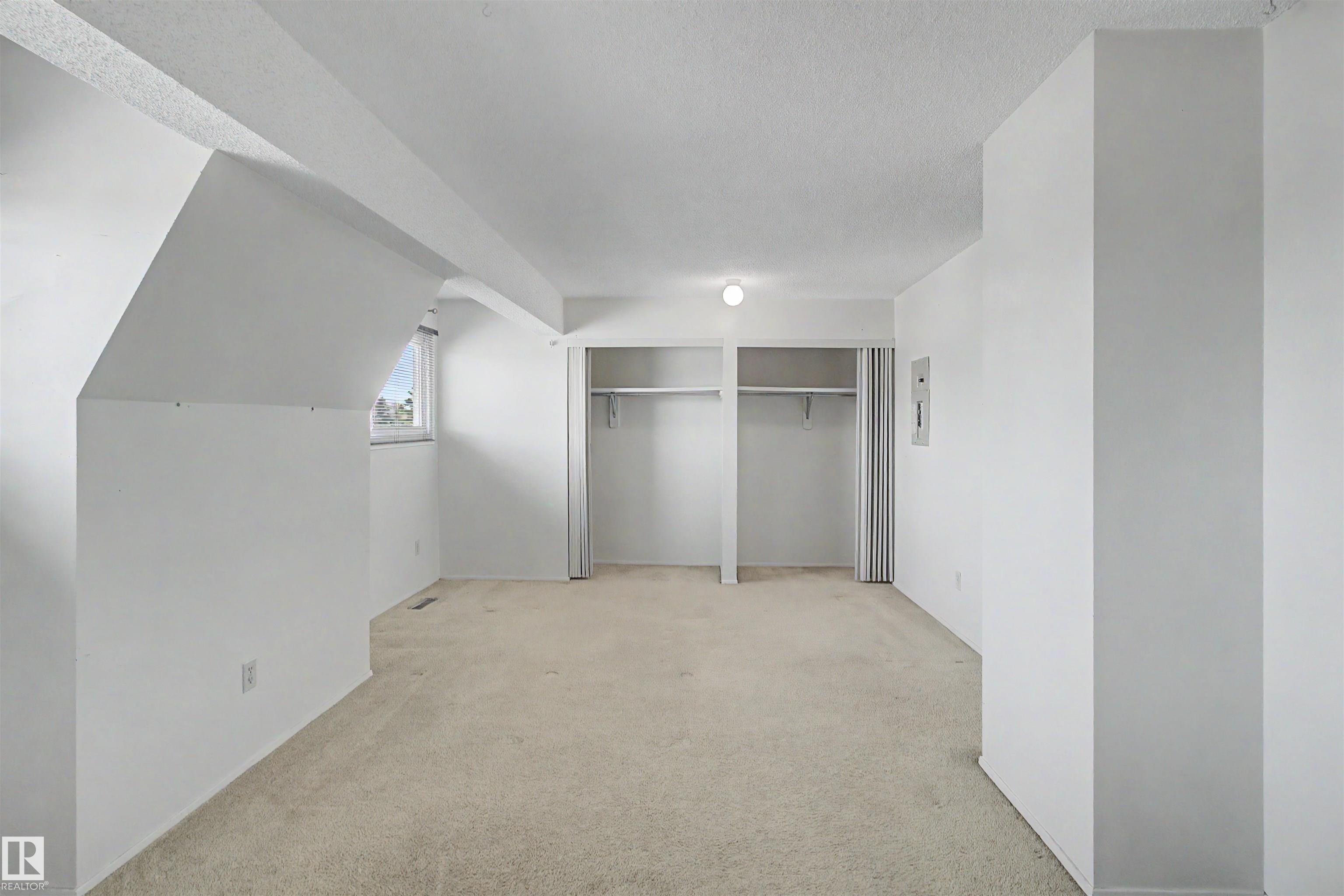 https://zimg.paragon.ice.com/ParagonImages/Property/PM/RAE/225401830/10/0/0/3e3cfd792619ac7c397bc50c1ad0712b/1/0c9984555497b6e806f76ae7cbcfaa89/225401830-70149129-45e4-41c6-8c3d-fa7b63101182.JPG