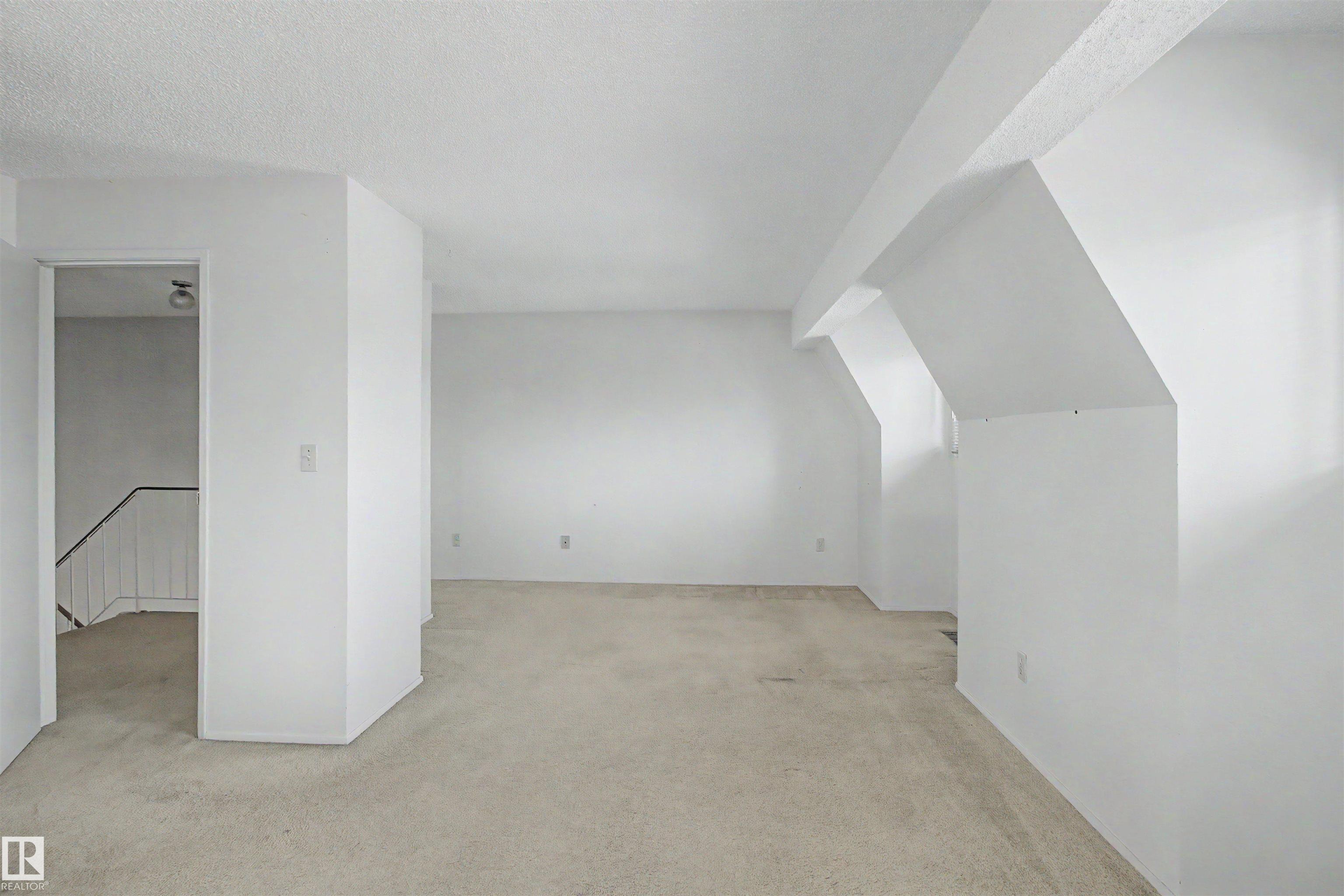 https://zimg.paragon.ice.com/ParagonImages/Property/PM/RAE/225401830/9/0/0/cc1d10cde65920026403f9d6ac23add4/1/0c9984555497b6e806f76ae7cbcfaa89/225401830-b7d5729b-c316-4978-bd07-7d96101f3928.JPG