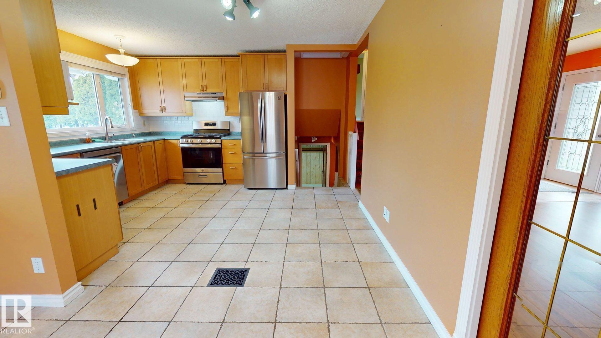 Photo 9 at 14252 83 Street NW, Northmount, Edmonton