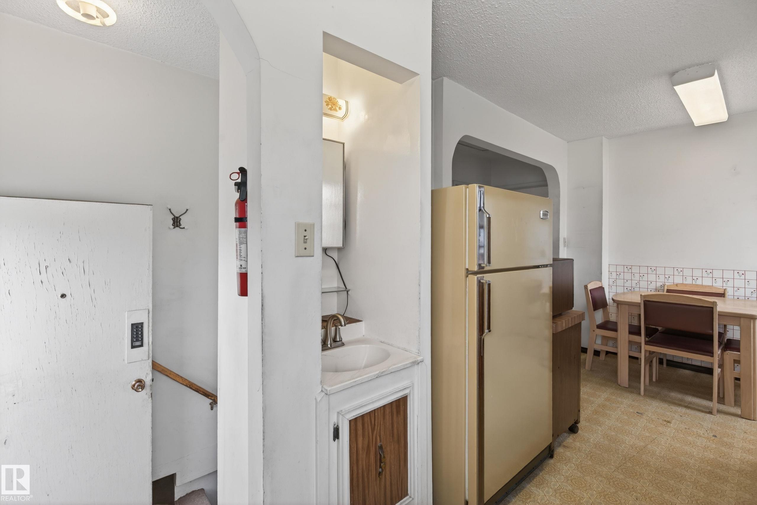 https://zimg.paragon.ice.com/ParagonImages/Property/PM/RAE/225401847/19/0/0/975b7e50585d22db618141122b7aec99/1/e14317010f1691a90181dd2805a9a965/225401847-ca34d4d3-8c9a-4eda-bd91-47af13958d15.JPG