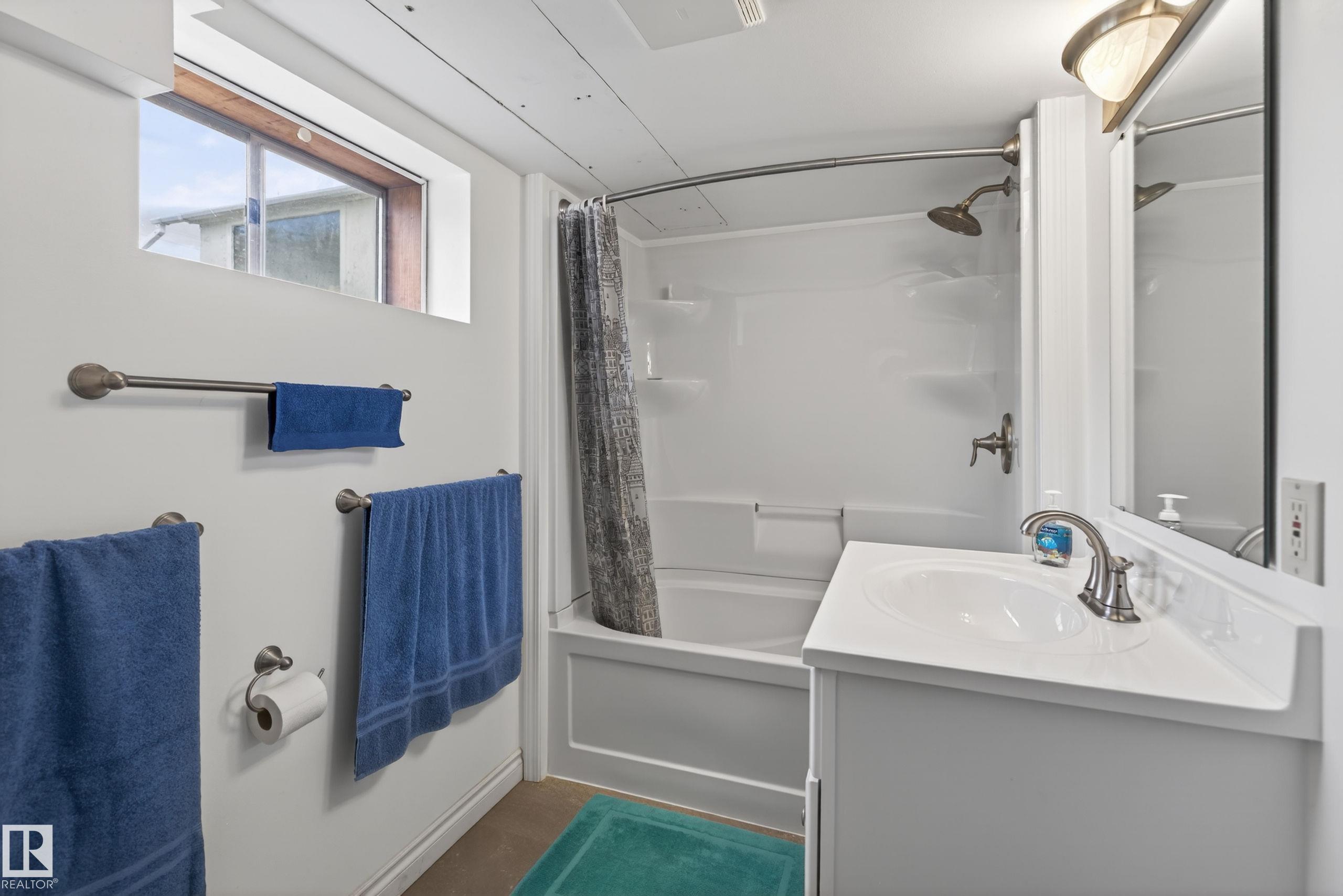 https://zimg.paragon.ice.com/ParagonImages/Property/PM/RAE/225401847/22/0/0/79a31ec6883d40648e65c94e3b3f3fb2/1/e14317010f1691a90181dd2805a9a965/225401847-28f98125-7190-4e65-9520-87f85b347030.JPG