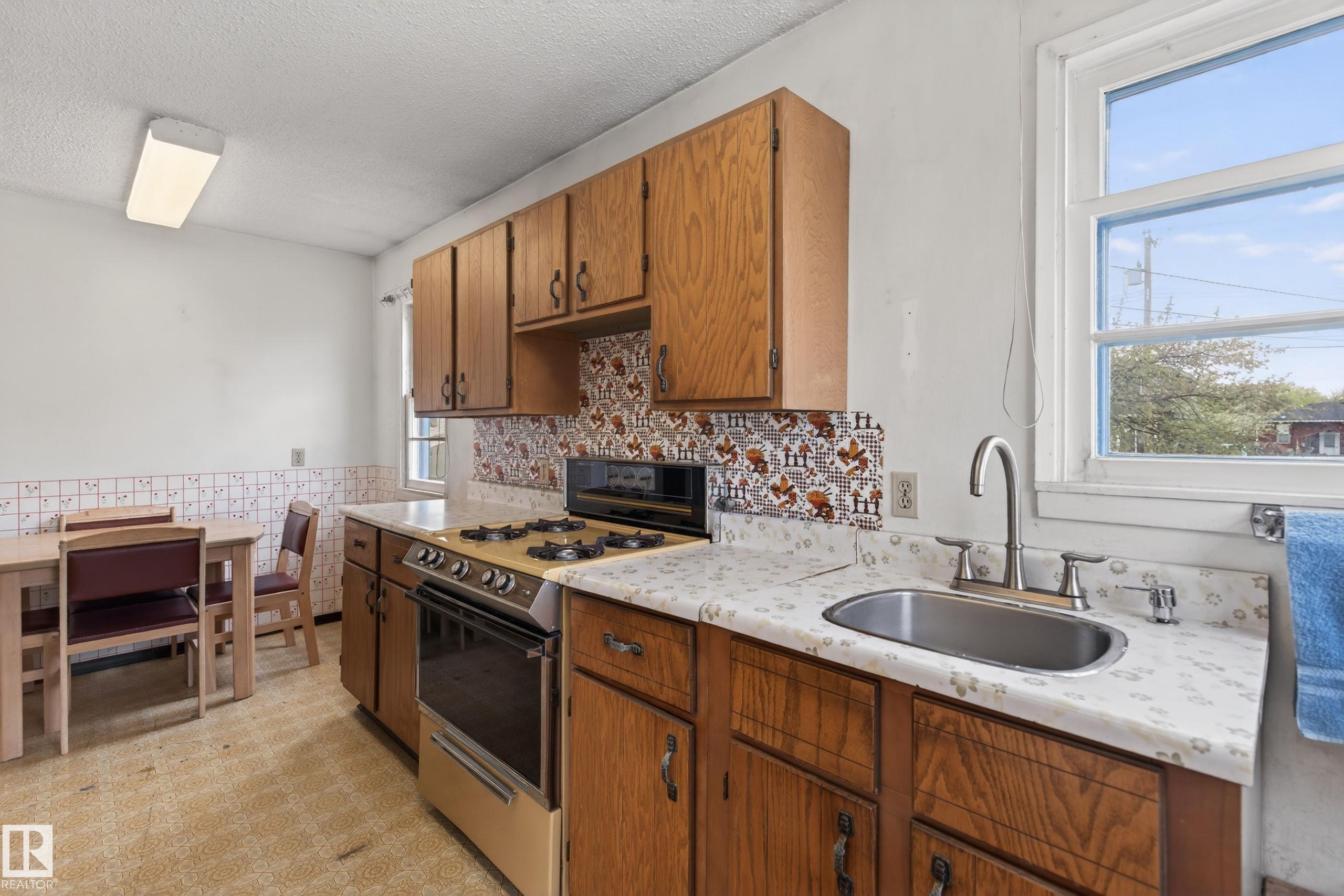 Picture for 15406 94A AV NW