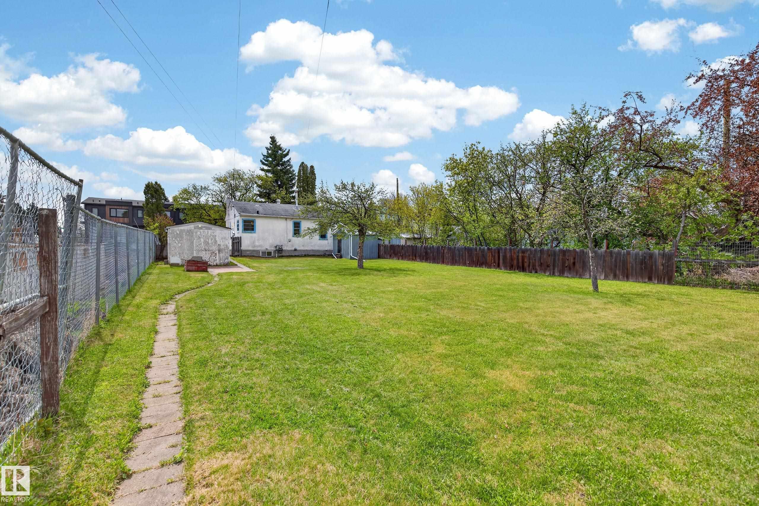 https://zimg.paragon.ice.com/ParagonImages/Property/PM/RAE/225401847/39/0/0/4b805832f130bb52cc9827a91c86559c/1/e14317010f1691a90181dd2805a9a965/225401847-100afba5-93b6-4528-aa77-b413c3ccc961.JPG